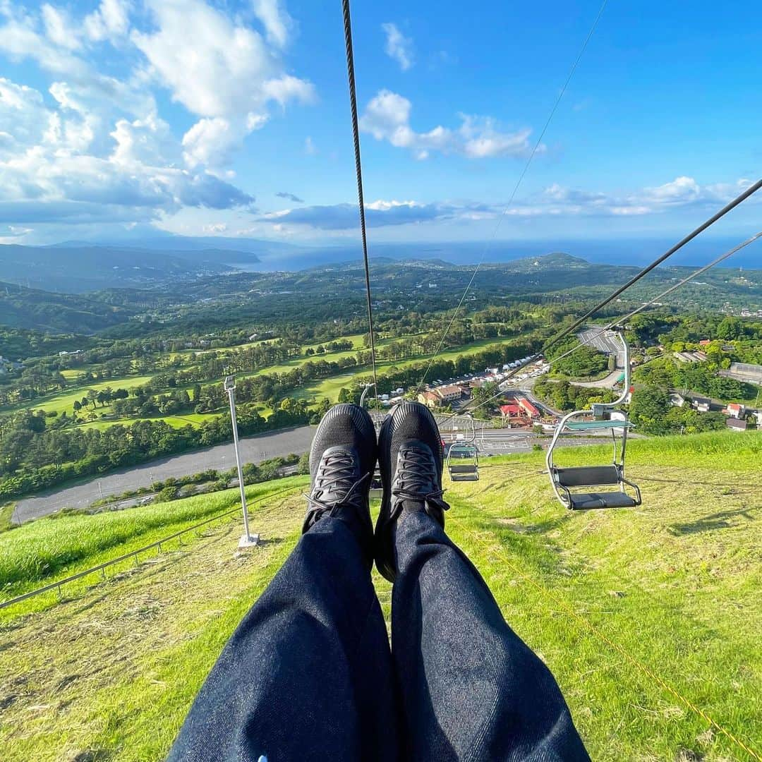 相馬理さんのインスタグラム写真 - (相馬理Instagram)「#大室山 の魅力が全力で伝わるショット📷 . そして天晴おめでとうさん！ 今までずっとお相手のひなこ姉さんとも仲が良かったので、この大好きな2人が結婚してくれて純粋に嬉しい。 いつも近くで見ていて絵に描いたような理想のバカップルって感じが堪らない。 そんな2人は結婚するけど今までと関係は何ら変わらず沢山出かけたいね。 そして最後に僕からのお願いがあります。こうしていつも2人を応援してくれているファンの皆様はびっくりされた方も沢山いると思いますが、2人の新たなスタートを温かく見守ってあげてください。 そして相馬ができるサポートは全力でしていきます！ おめでとう！！！」6月5日 21時20分 - satoru.s1023