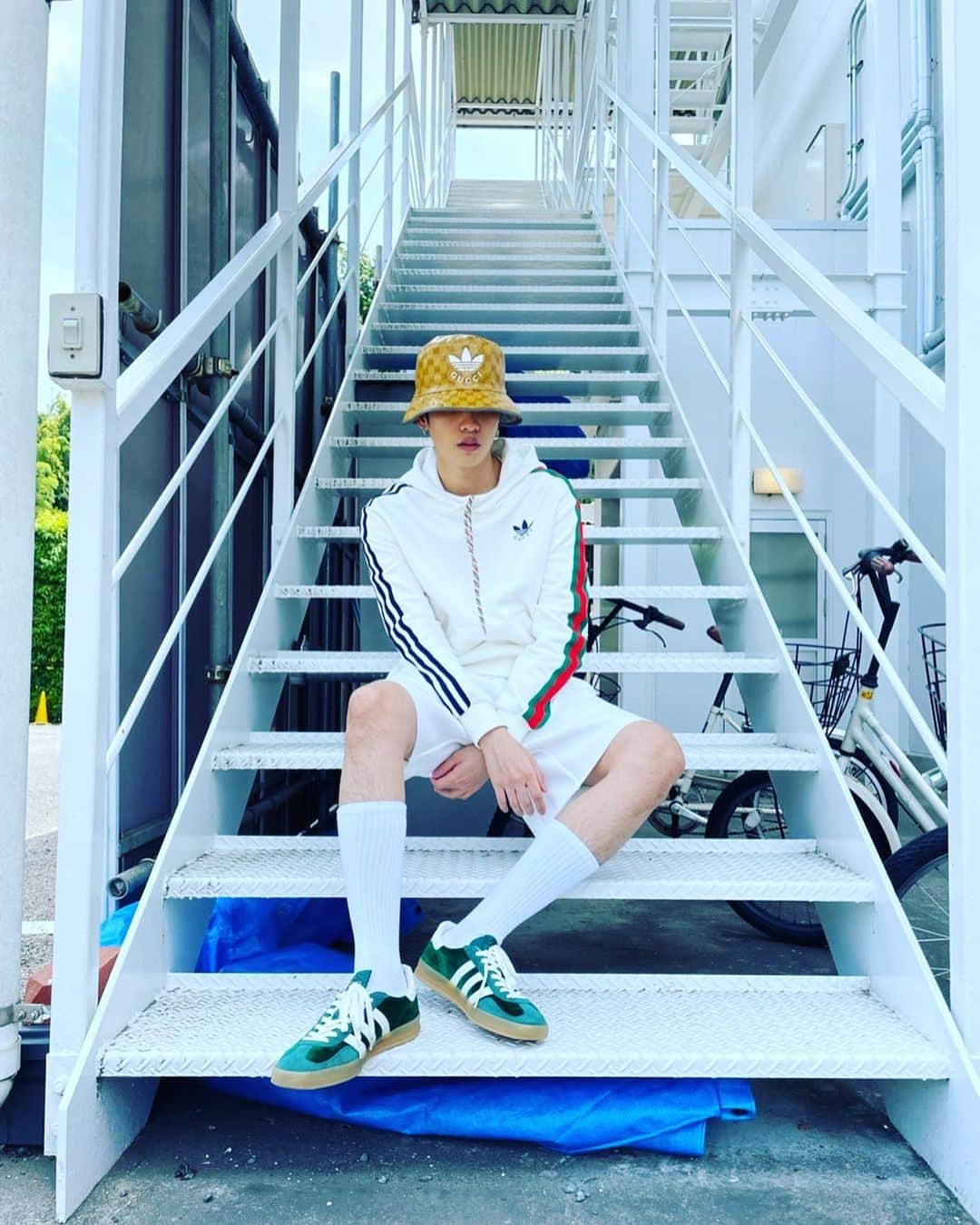 志尊淳のインスタグラム：「1週間お疲れ様でした。しふく。  @gucci #adidasxGucci」