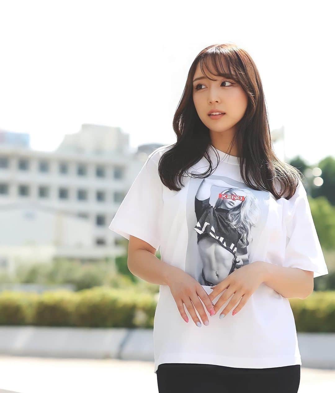 石田みかのインスタグラム：「@xeno.fitnesswear から 本日22:00より新発売のTシャツが🤟 . . xenoのアパレル何度かモデルさせてもらってるけど 買えませんでしたって結構DMいただくのね🥲 みんなゲットして欲しいから、 時間と睨めっこしながら挑戦してみて☺️⭐️🌈 . . . #xeno #xenofitnesswear  #フィットネスウェア」