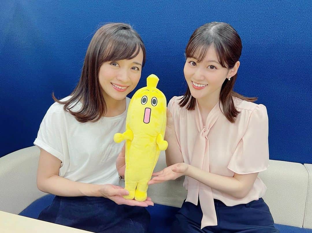 繁田美貴さんのインスタグラム写真 - (繁田美貴Instagram)「*＊ フレッシュで可愛くて、日々癒されています😊 もはや姉ではなく母の気持ち。 いえ、トレーナーなのですが(笑) #そうなんです #トレーナー になったのです #新人 #中原みなみ #アナウンサー の🌱 #藤井由依アナのトレーナーは松丸アナ☆ #新人アナウンサー 2人の今後に #乞うご期待！です！！ #ナナナ を挟んでパシャリ📸」6月5日 22時00分 - handa_miki