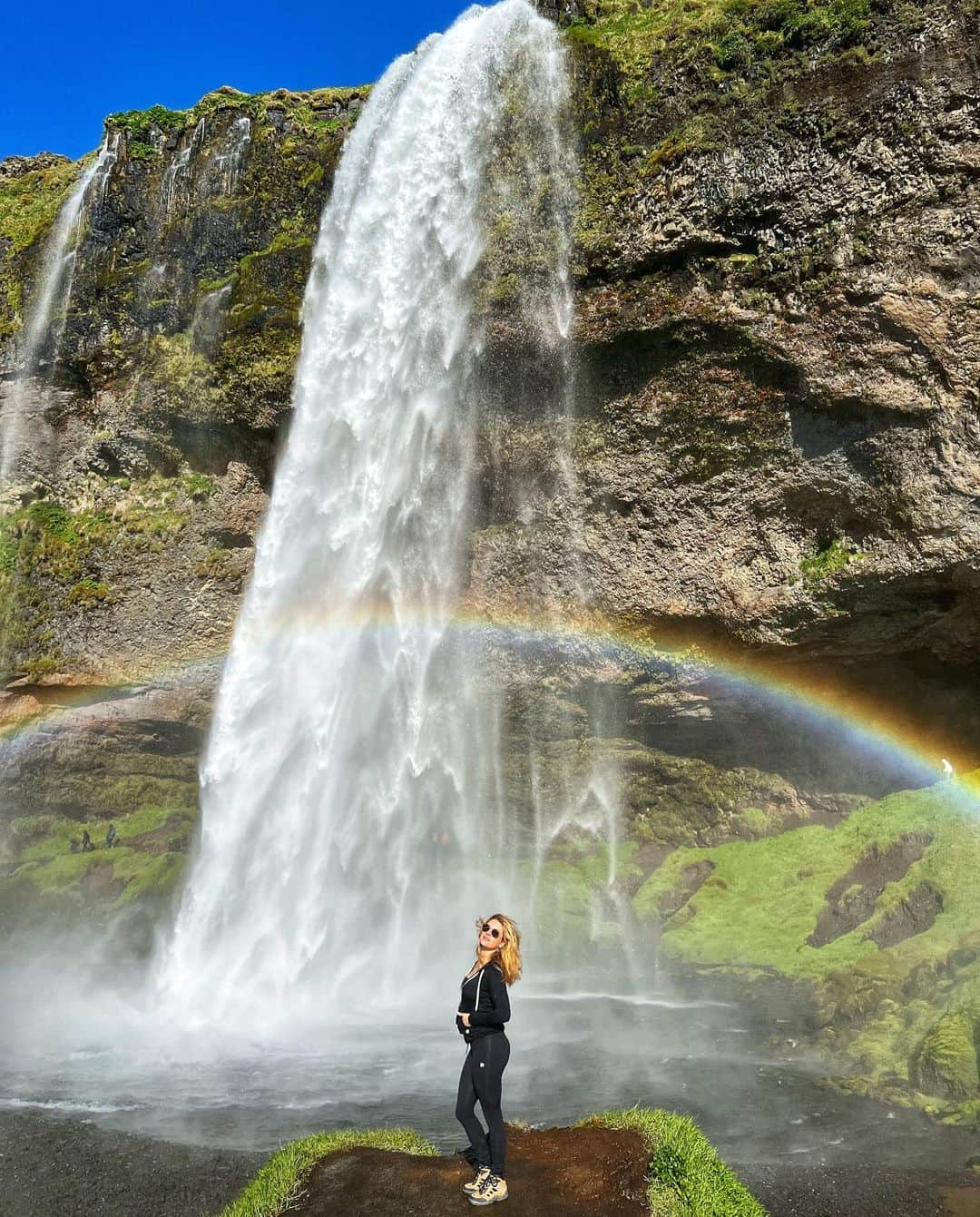 キャサリン・ウィニックのインスタグラム：「Falling in love with Iceland, one waterfall at a time.🤍」