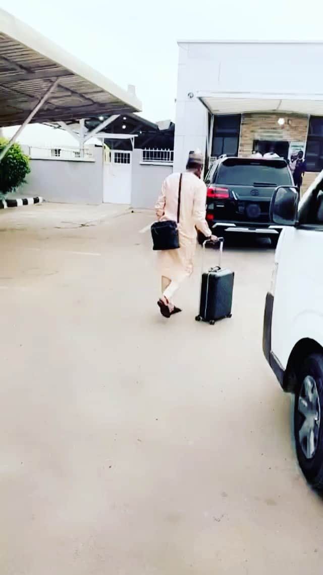 アーメド・ムサのインスタグラム：「🦅🇳🇬✈️」