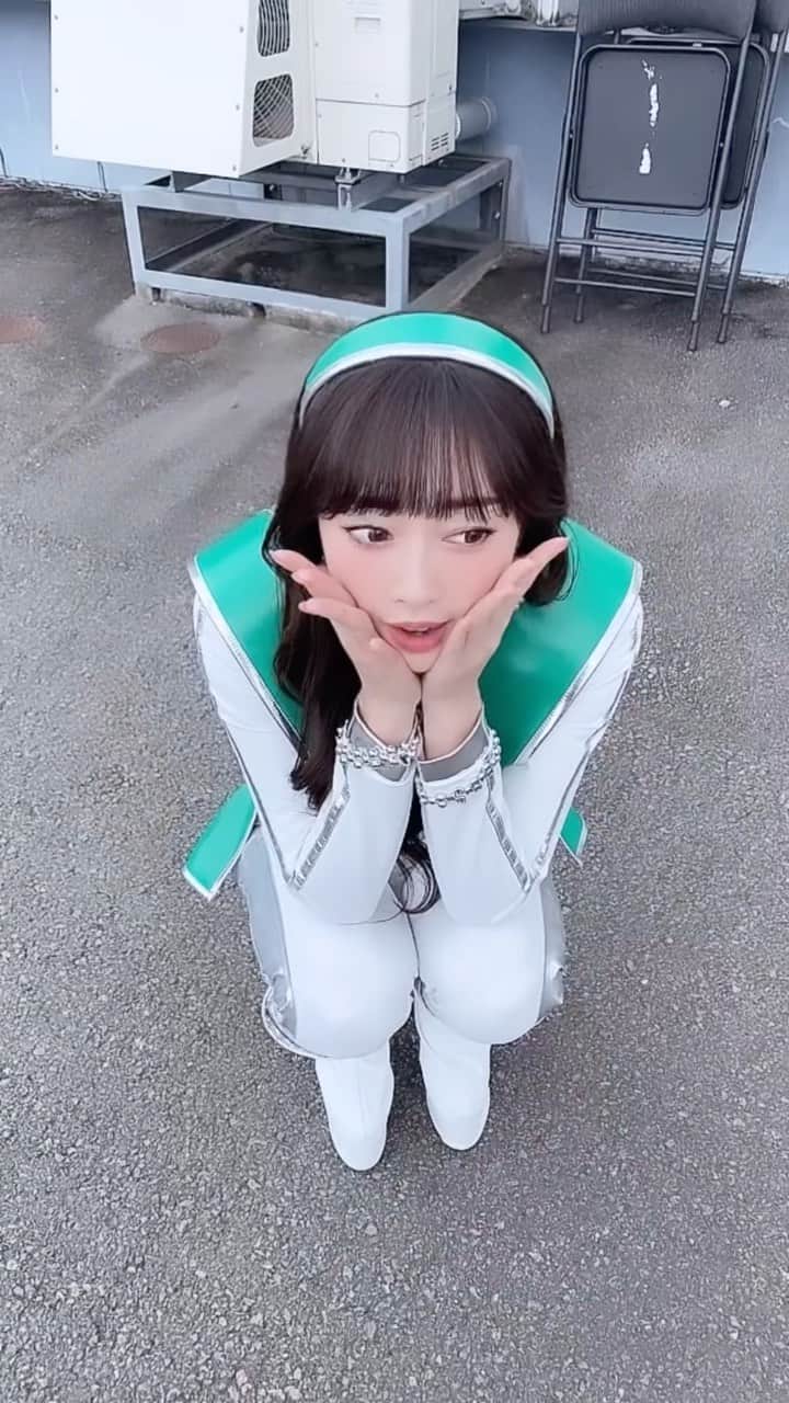 のインスタグラム：「. . . . お天気あまり良くなかったけど 楽しかった💚 . . . #dstation #dstationracing #dstationフレッシュエンジェルズ #racequeen #レースクイーン #supertaikyu #富士24時間レース #富士スピードウェイ #ロングパンツ」