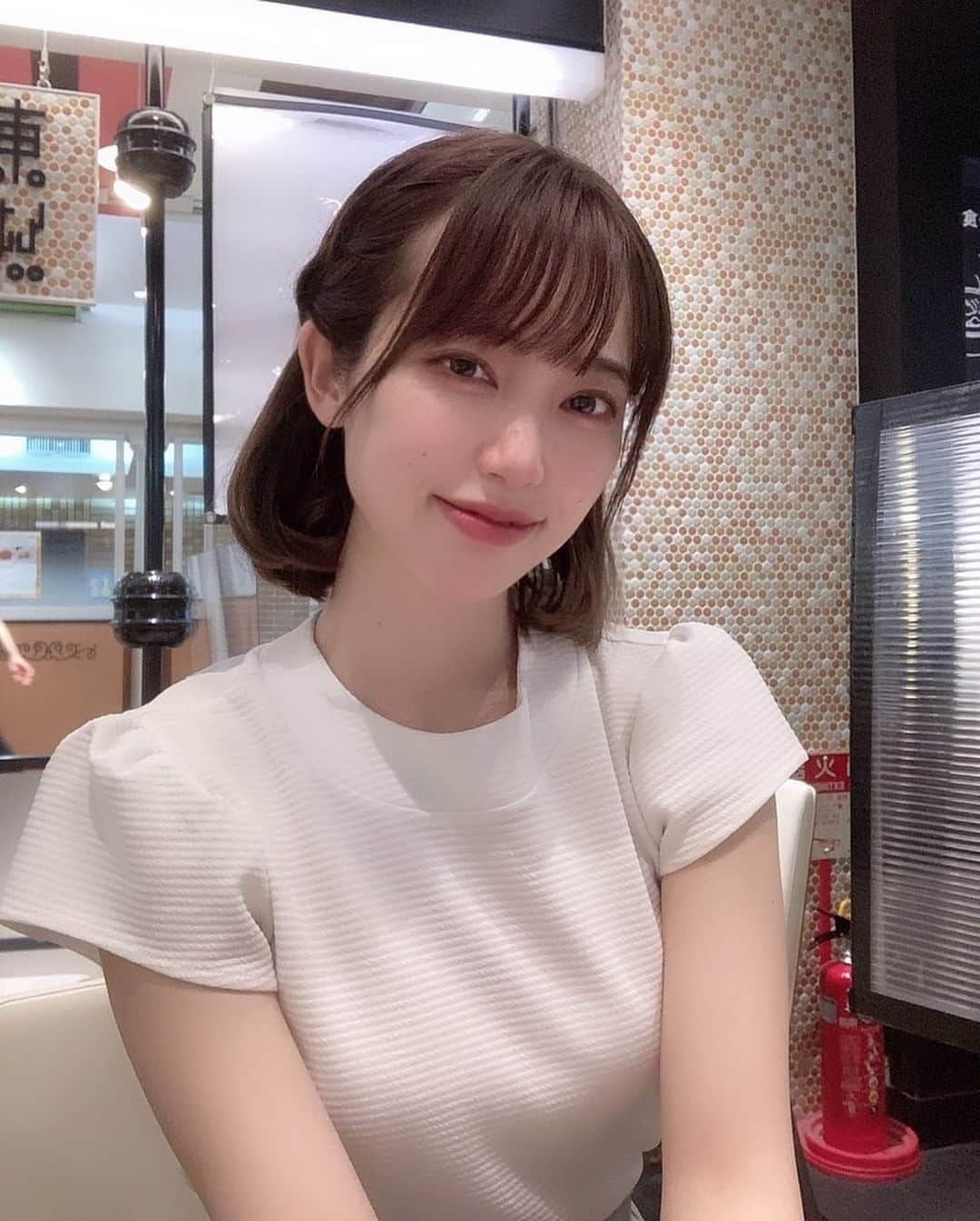 是枝優美さんのインスタグラム写真 - (是枝優美Instagram)「おねいさんだよ  純豆腐食べたよ〜あつあつのからから😰  #selca #selfie #셀카 #셀카그램 #today #ootd #dailylook #instagood #instalike #instafashion #followme #outfit #今日のコーデ#インスタ映え #アイドル #idol #japaneseidol #japanesegirl #マイディア #是枝優美  #ボブアレンジ」6月5日 23時01分 - yu_mi1226