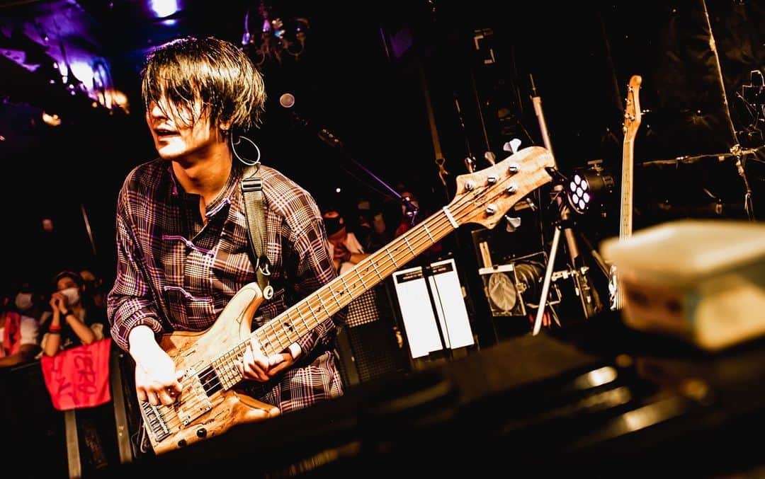 滝口大樹さんのインスタグラム写真 - (滝口大樹Instagram)「2022.6.5 ピリオドはまだまだ踊る@渋谷チェルシーホテル  thanxxx!!  photographer:@yamada_mphoto #感覚ピエロ #ピリオドは踊る  #ピリオドはまだまだ踊る #Sugiguitars #SugiBass  #instabass #daddario #NYXL」6月5日 23時18分 - daiki_bass5