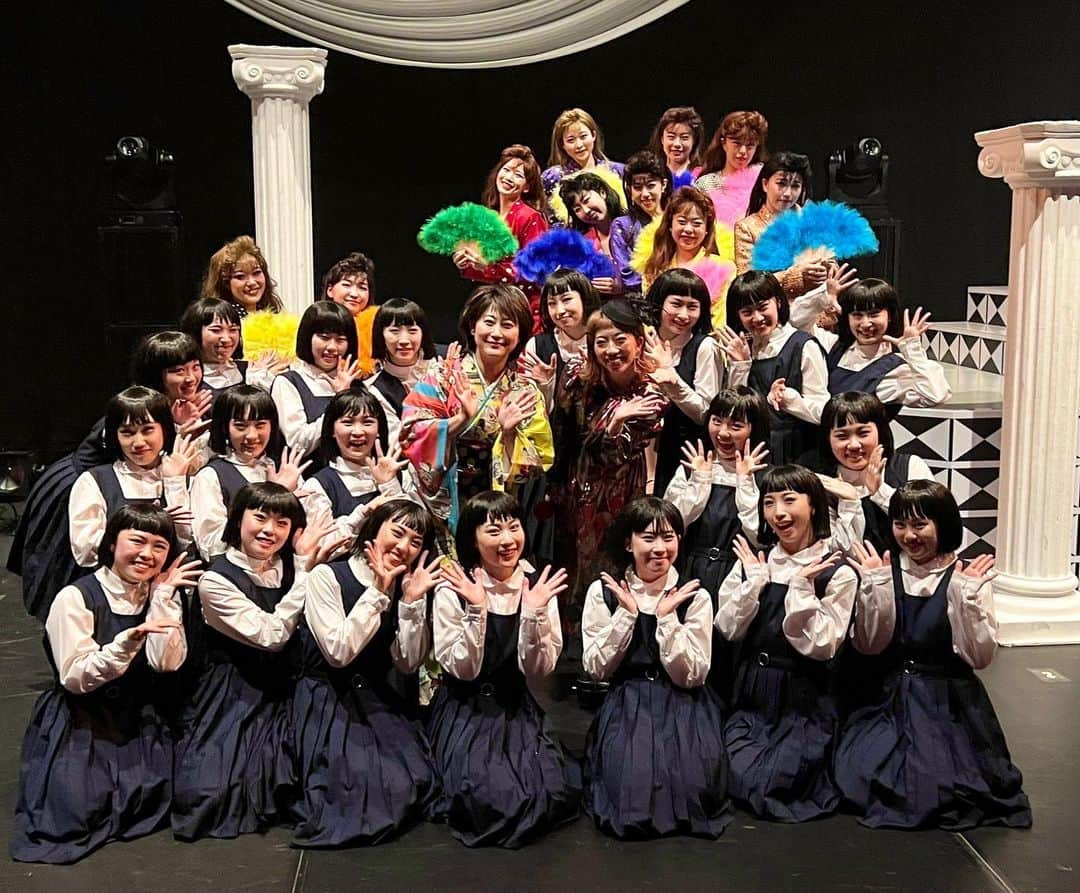 アカネのインスタグラム：「ベストヒット舞踊祭2日目も無事に終演しました🙇‍♂️ 2日目は 島津亜矢さん @aya.shimazu_official  水谷千重子さん @mizutanichieko  がゲストで、とってもスペシャルな時間でした！  1日目とガラッと雰囲気が変わって これまた楽しい公演となりました！  ご来場頂いたお客様本当にありがとうございました！  また見ていただける機会が出来るよう 日々精進します！  これからも アカネキカク @akanekikaku_official  アバンギャルディ @avantgardey_ を お願いいたします！！👁👁👁👁  #ベストヒット舞踊祭 #アカネキカク #アバンギャルディ」
