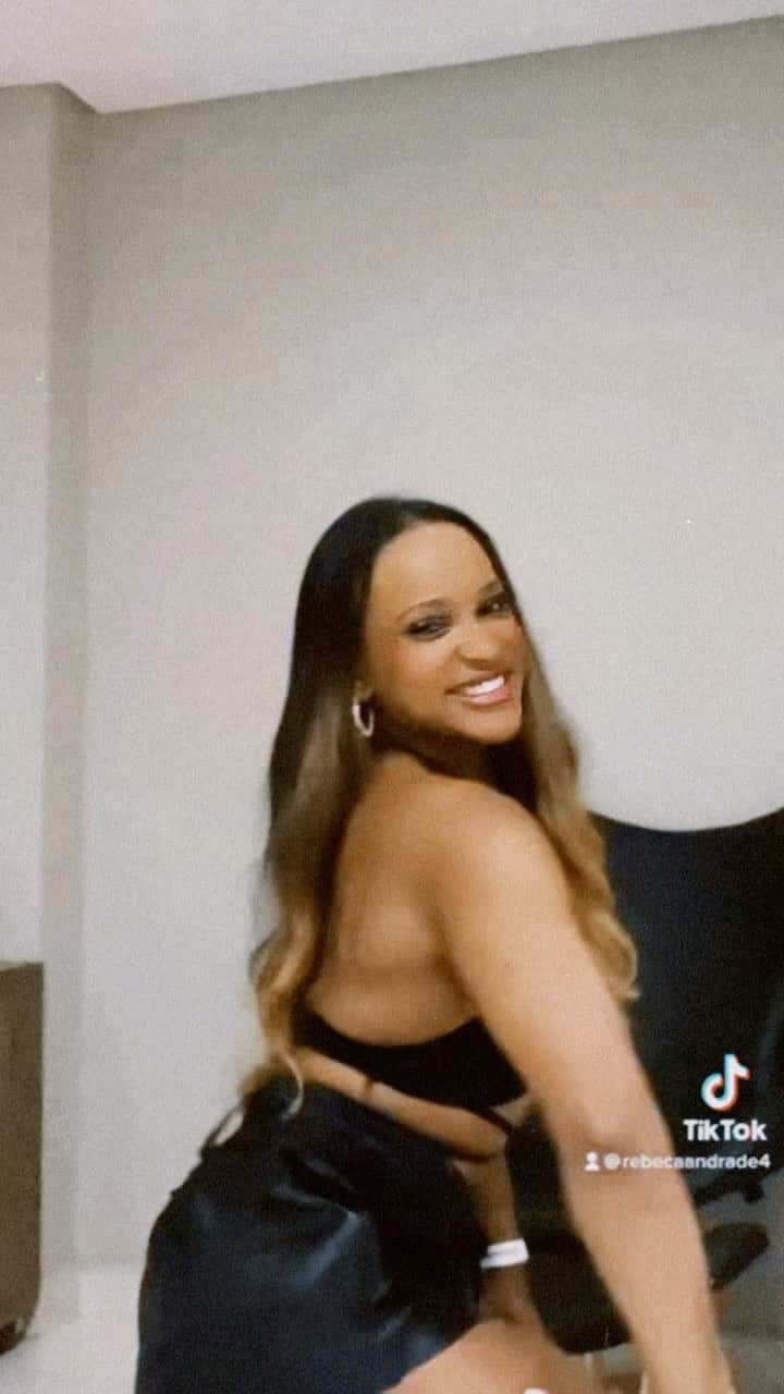 のインスタグラム：「💃🏽🖤💃🏽 #domingou😎」