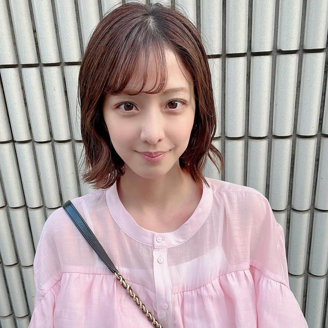 本郷杏奈のインスタグラム：「good morning☀️  梅雨入りしたのかなあ☔️ 1週間頑張りましょう🫶  #証明写真笑」