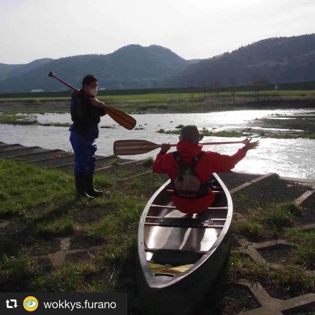 旅して体験！北海道さんのインスタグラム写真 - (旅して体験！北海道Instagram)「✽  ▶︎Photo by ウッキーズ(@wokkys.furano) 様  --------------------  朝のロングライド・カヌーから始まり 新緑の中ををのんびりと川下り。 元気にカヤックを漕いで ちびっ子笑顔の川下り♪  楽しさいっぱいの富良野 季節はこれこら！！  --------------------  #HOKKAIDOLOVE #旅して体験北海道 #北海道 #repost #ウッキーズ  #カヤック #富良野」6月6日 9時32分 - hokkaido_taiken