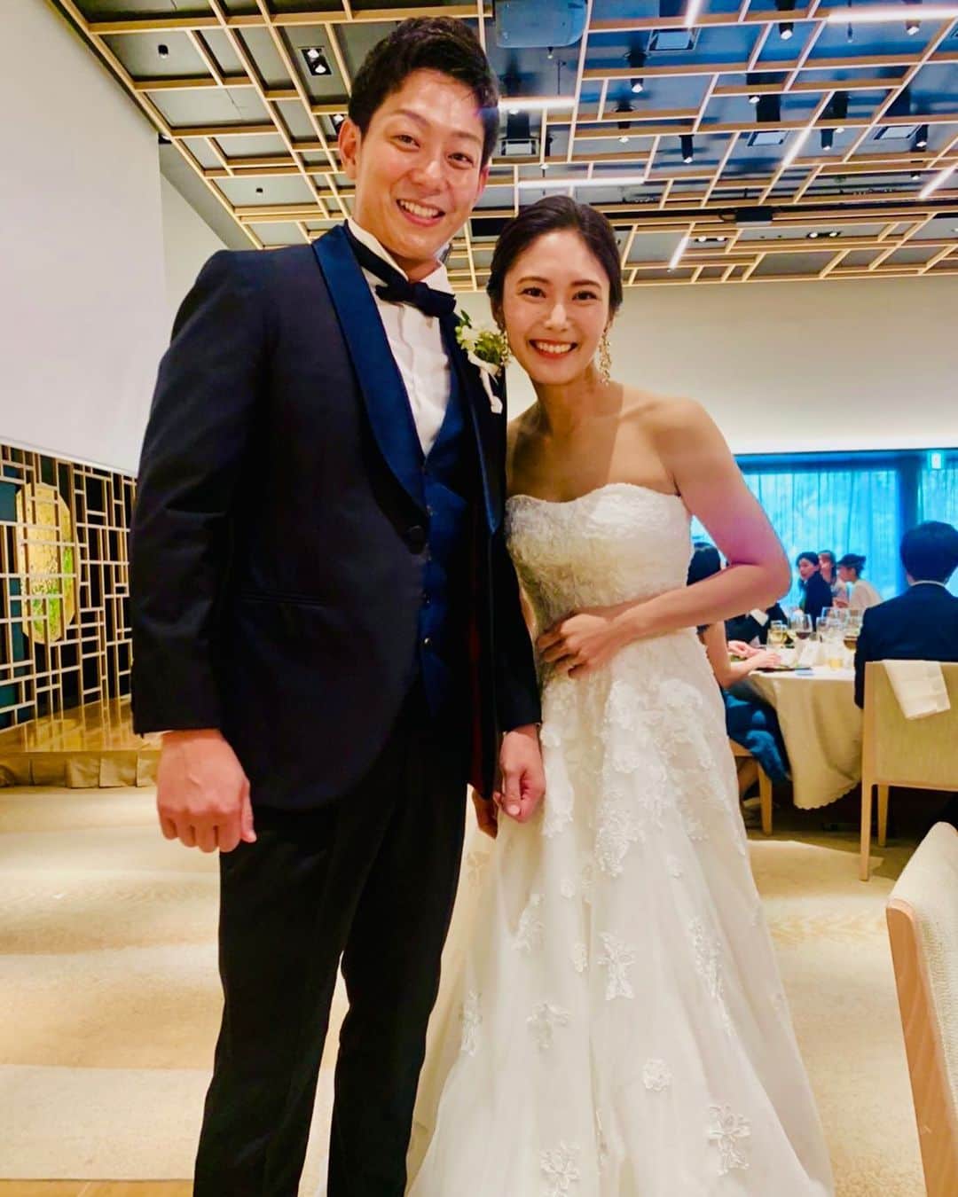 小林由未子のインスタグラム：「. 先日、披露宴執り行いました。  出産やコロナで婚姻届を提出してから 2年が経ってしまいました  感染対策を行った上で 大切な方々に集まっていただき 幸せでした  #披露宴  #wedding  #weddingdress」