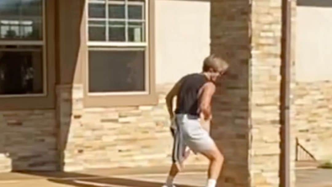 高澤笑大郎のインスタグラム：「Welcome to part.1 of another video of us playing. I had a Hacky sack, so we decided to do chalenges(^^)  #boygroup #boyband #japan #crossingrain #xr #dance #hawaii #hilo #oahu #honolulu #dancer   @crossingrain @xr_monarch @xr_jorden @xr_devin @xr_haru @xr_iamasher」