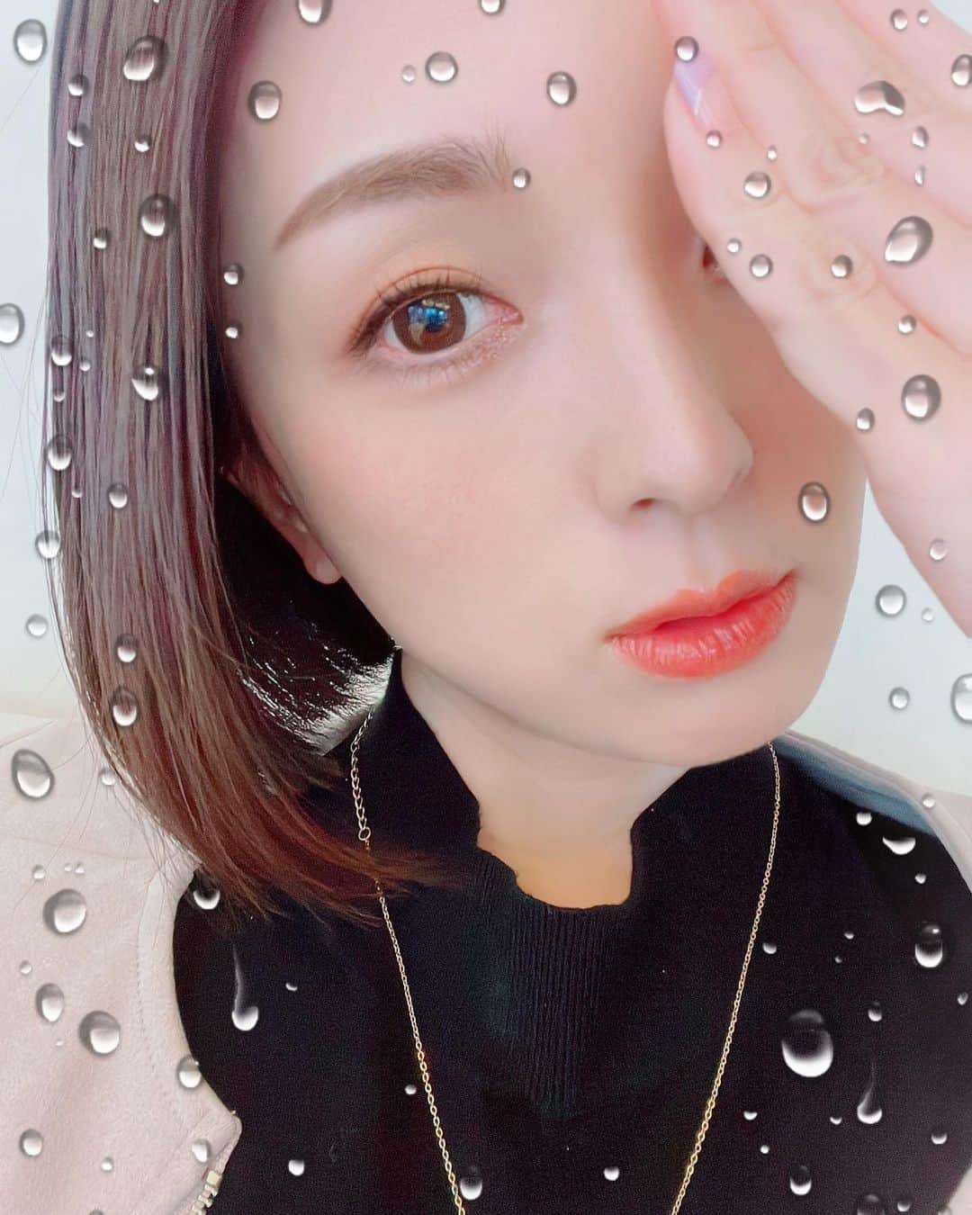 祥子さんのインスタグラム写真 - (祥子Instagram)「関東甲信越は梅雨入りしたそうで☔️  雨だったりくもりだったりと パッとしない日が続くことになりますが、気持ちだけは常に晴れで居たいものです☺️☀️  と言うことで、 髪を短く切りました✂️ 本当はもう少し短くしたい。  #梅雨入り #rainyday #元気です #久々の投稿」6月6日 15時06分 - sho_ko.0413