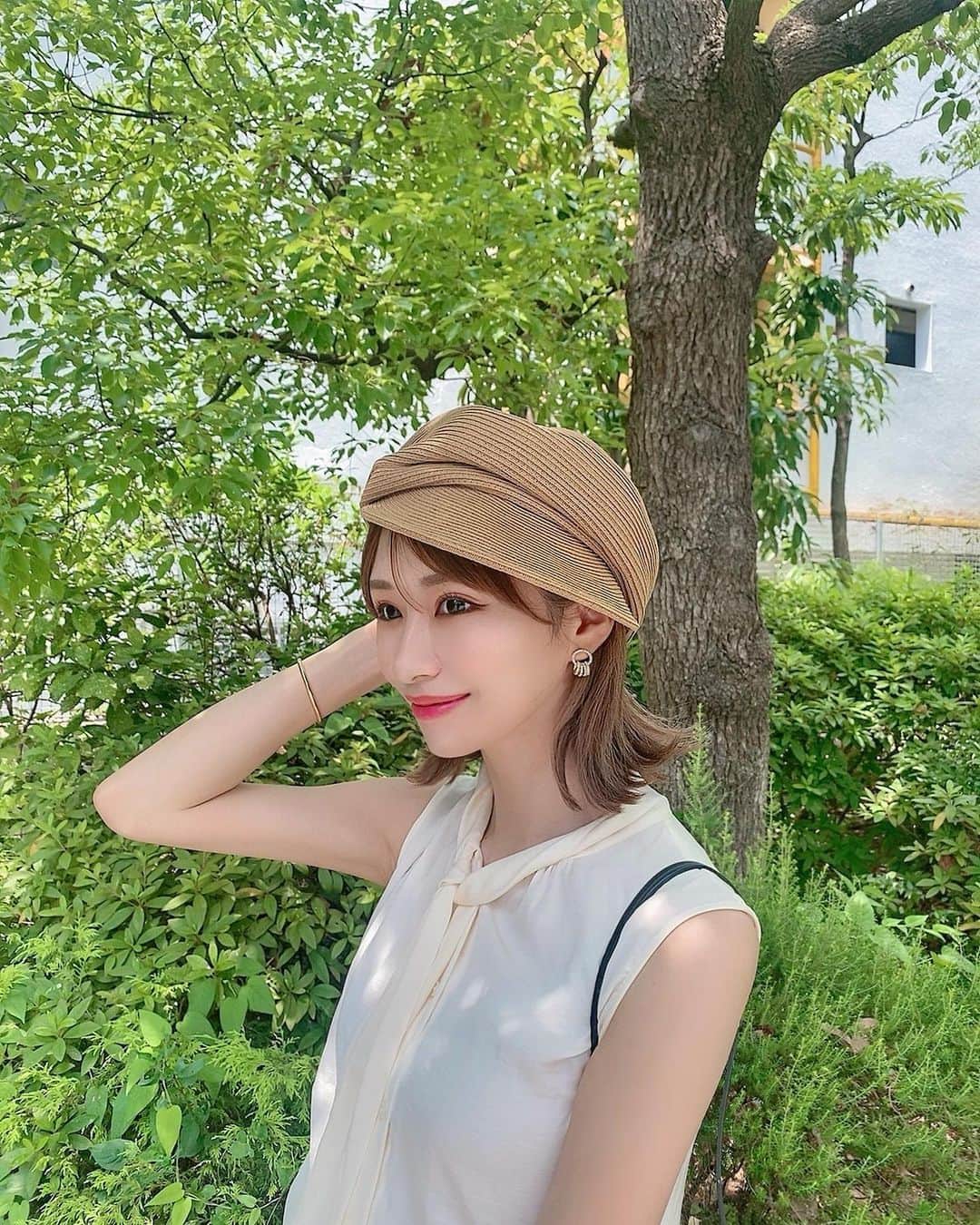 一ノ瀬恋のインスタグラム：「雨ばっかりだ〜☔️ ちょこちょこ旅行の予定も入ったりしてるから晴れて欲しいな〜🥹  この日の#coodinate 👗💞  hat @rakuten_official  tops @uniqlo  pants @grl_official  bag @zara  pierce @rocaill   #fashion  #cood #coodinate  #30代ファッション  #30代コーデ  #ミディアムボブ #ボブヘアー  #イエベ春 #骨格ウェーブ #アクティブキュート #令和2年ベビー #男の子のママ  #grl #グレイル #uniqlo  #zara #chanel」