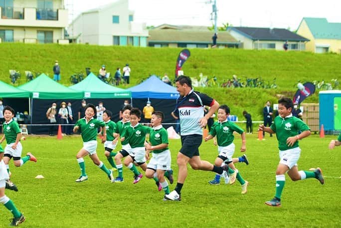 五郎丸歩さんのインスタグラム写真 - (五郎丸歩Instagram)「Asahi Rugby School 開校 2023年ラグビーW杯フランス大会まで全国のラグビースクールなどを周り、多くの方々と共に盛り上げていこうと思います！ ラグビーした後は🍻 宜しくお願いします。」6月6日 17時01分 - ayumugoromaru_official