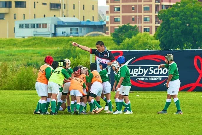 五郎丸歩のインスタグラム：「Asahi Rugby School 開校 2023年ラグビーW杯フランス大会まで全国のラグビースクールなどを周り、多くの方々と共に盛り上げていこうと思います！ ラグビーした後は🍻 宜しくお願いします。」