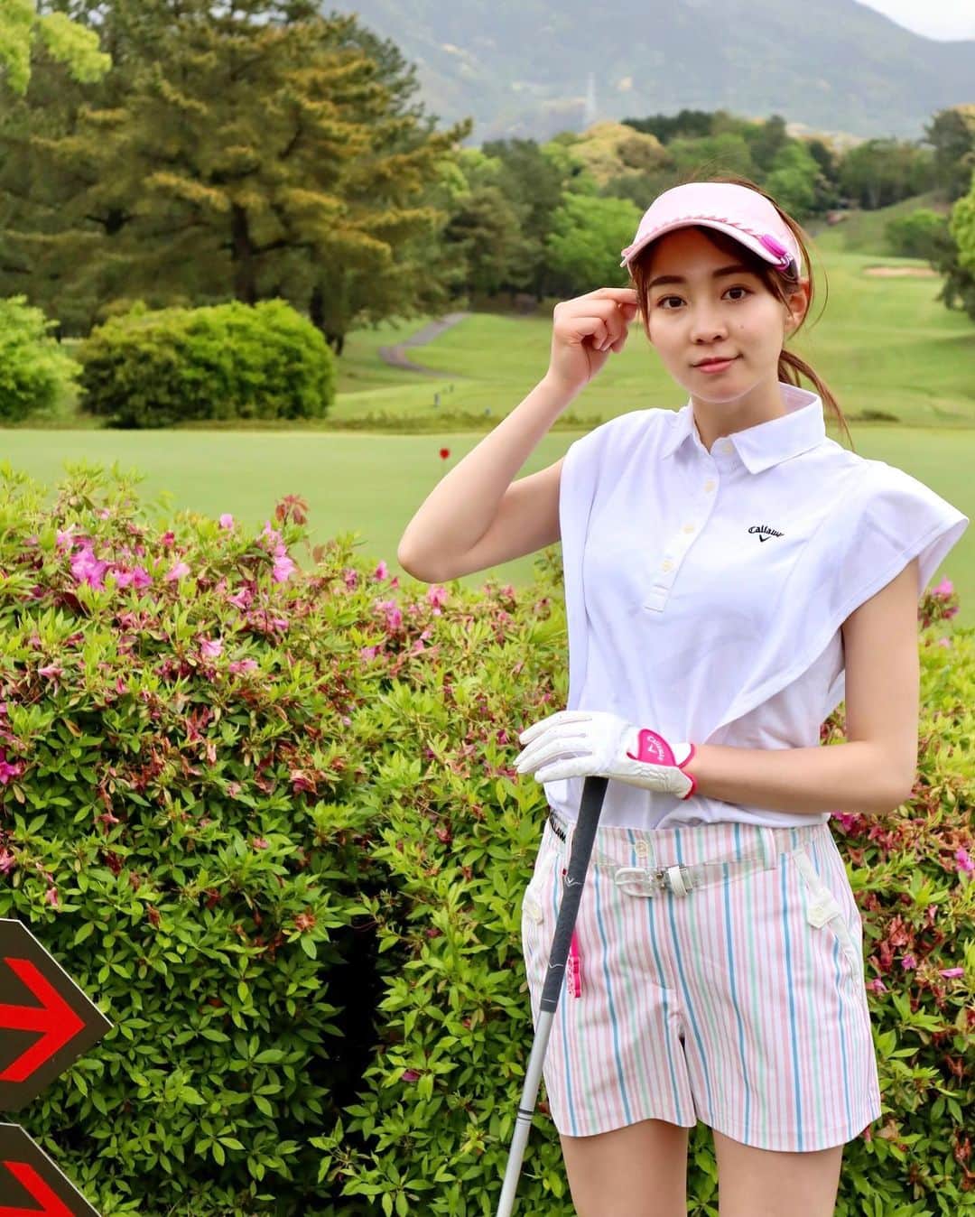 利水翔のインスタグラム：「. ４月から趣味で始めたゴルフ⛳️🏌️‍♀️ 数回目のコースへ🔰 ⁡ この日は雨と風が強い１日でしたが 始めたばかりで知らない事が多く 全部がとても新鮮でした！！☺️ ⁡ 成富プロも一緒だったんですが 色々教えて頂き ありがとうございました✨ ⁡ ⁡ ウェアーはキャロウェイ🧸❤️ これから少しずつゴルフウェアーも 増やして行きたいなぁ🥰 ⁡ ⁡ ⁡ ⁡ ⁡ ⁡ #golf #wear #趣味 #ゴルフ女子 #ゴルフコーデ  #callaway #キャロウェイ #利水つばさ #ファインダー越しの私の世界」