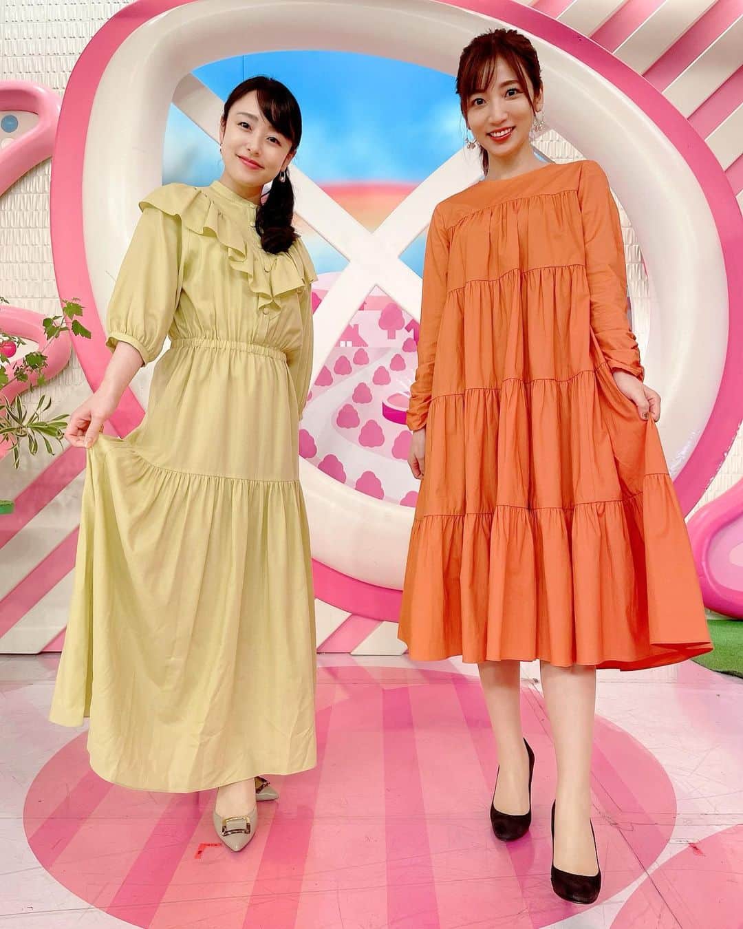 内田敦子のインスタグラム：「⁡ ⁡ Oha!4の衣装です！  1枚目は米ちゃん(@kaoriina67 )と ビタミンカラー記念に撮ったもの🍋🍊 ⁡ #oha4 #衣装 #sixvoma #fumiku」