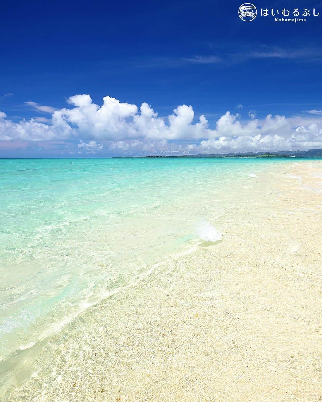 HAIMURUBUSHI はいむるぶしさんのインスタグラム写真 - (HAIMURUBUSHI はいむるぶしInstagram)「小浜島・はいむるぶしから癒しの風景をお届けします。 サンゴ砂が自然に堆積してできた砂浜。 干潮時に姿を現すことから「幻の島」の愛称で人気がある絶景スポット… 今年も多くの観光客が訪れ、美しい自然に癒されます。 #沖縄 #八重山諸島 #離島 #浜島 #幻の島 #絶景 #景色 #風景 #小浜島 #リゾート #ホテル #はいむるぶし  #japan #okinawa #yaeyama #island #sea #beach #wave #scenery #hamajima #mabiroshinoshima #tour #kohamajima #resort #hotel #haimurubushi」6月6日 19時05分 - haimurubushi_resorts