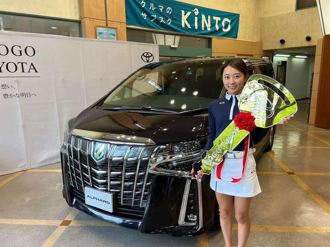 のインスタグラム：「この度ご縁がありまして兵庫トヨタ自動車様とスポンサー契約を結ぶことになりました！地元兵庫県の会社にサポートして頂けることは心強いです💪  アルファードは後部座席の乗り心地も良くて、体への負担も少なく、荷物もたくさん入るので助かります。今回提供して頂くハイブリッドは、燃費が良く、環境にも優しい車なので有り難いです🚙✨✨  今週のサントリーレディスから新しいアルファードに乗るのが楽しみです。地元兵庫県開催なので上位目指して頑張ります！  #兵庫トヨタ #アルファード」