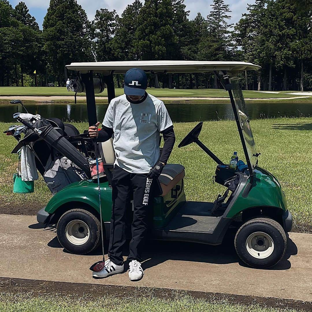 yoshiyaのインスタグラム：「WAAC😈×BEAMSGOLF🌐⛳️ ⁡ #パパコーデ #ゴルフコーデ #霞ヶ浦カントリー倶楽部」