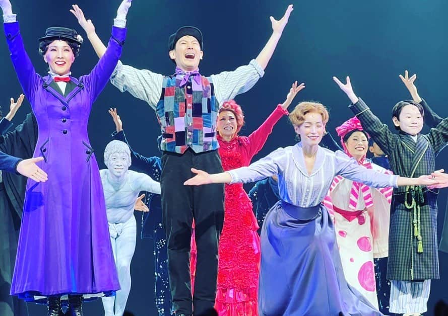 のインスタグラム：「カーテンコール、寝がちだった件🤪🫣💦  @marypoppinsjp」