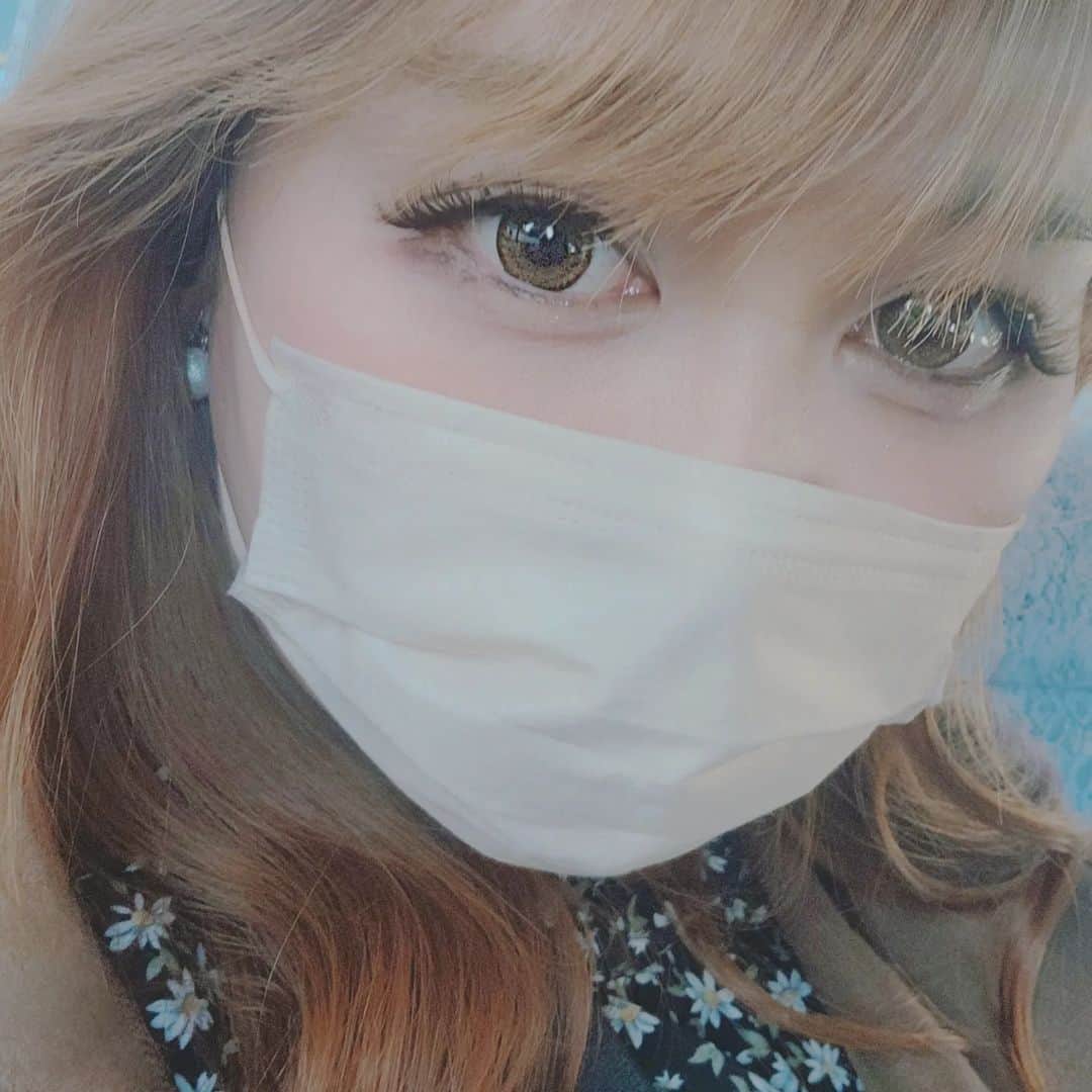 のインスタグラム：「たとえば  朝方だったり  今日も１日お疲れ様。 ってときに  メイクもぼろぼろで。  でもそんな自分も 嫌じゃなかったり  するときもある」