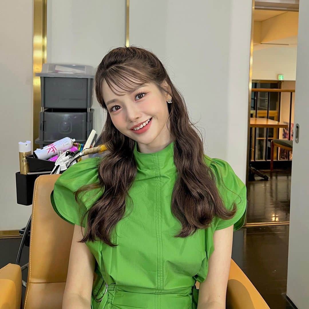 ハ・ヨンスのインスタグラム：「내 사랑 두 분 감사합니다. ✨ Make up @aluu_sooji 💄 Hair @g_o_en 💇🏻‍♀️」