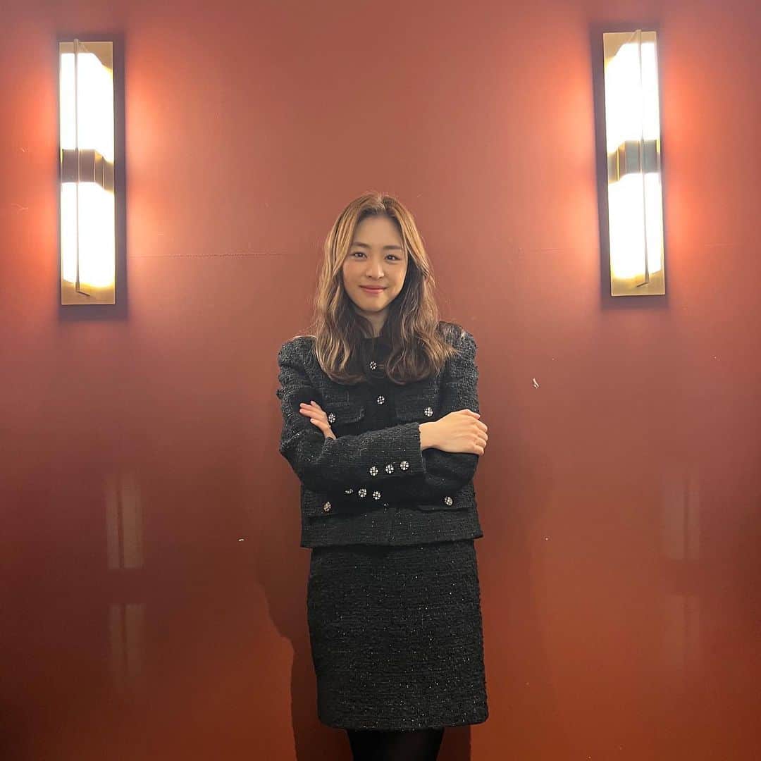 イ・ヨニのインスタグラム：「ㅎㅎㅎ오다주웠다~! 오늘도 잘 봤어요?🙂🙂 #결혼백서 #이연희」