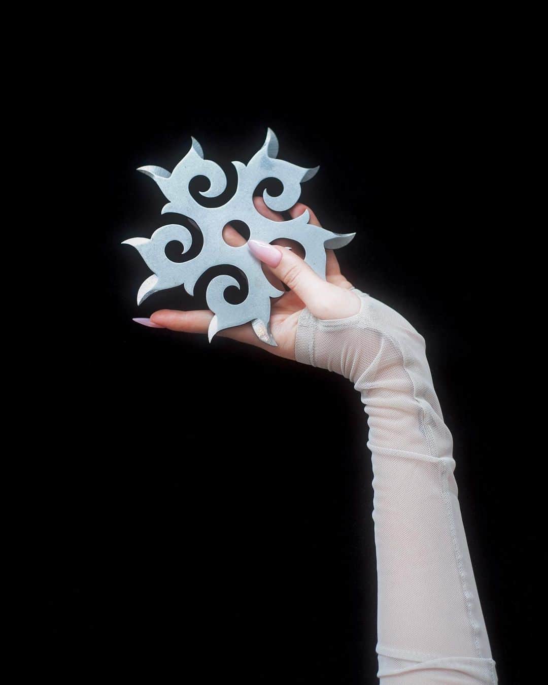 Aya Shalkarさんのインスタグラム写真 - (Aya ShalkarInstagram)「“I like it when you’re soft” •  My new series featuring three sculptural steel blades: the Dagger, the Knife and the Star. The shapes of the pieces are based on the motifs of traditional Kazakh ornaments that are used for embroidery, patchwork and other forms of traditional applied arts predominantly practiced by women. This artwork is a materialization of a long-suppressed anger: soft, feminine shapes carved into imaginary cold weapons…   Laser-cut steel, hand-ground and polished by @seanalequin, 2022.  On display now at @saparcontemporary June 3 - July 15.   Photography: @kristinashakht」6月6日 22時34分 - aya_shalkar
