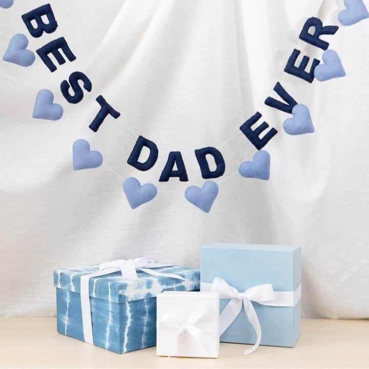 The Little Marketのインスタグラム：「What’s your go-to decoration for special occasions? 💙Whether we’re celebrating Father’s Day, birthdays, or graduations, we love any excuse to put up our handmade garlands.」