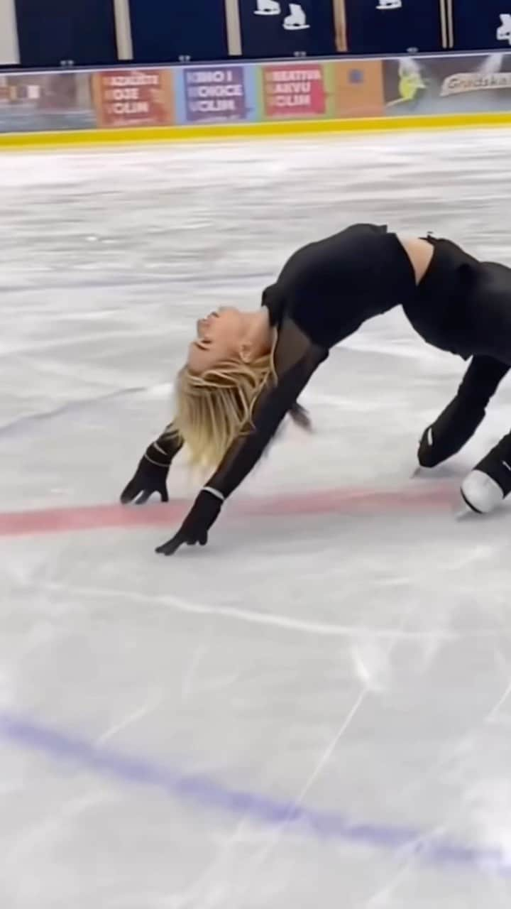 アンバー・グレンのインスタグラム：「Most definitely 🥀 #iceskating #figureskating #yurionice」