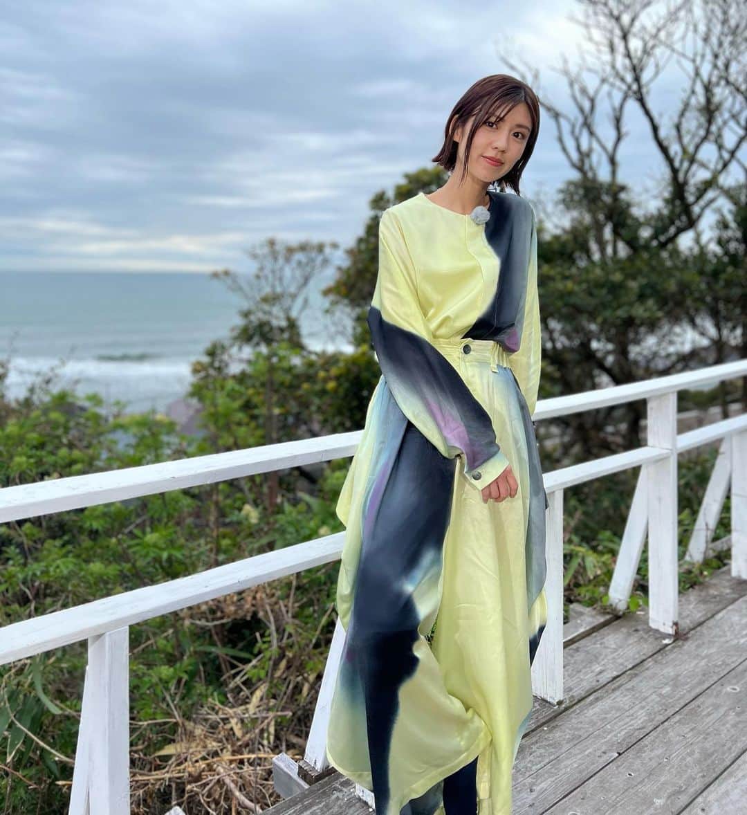 のインスタグラム：「梅雨入り☂️ 家でのまったり時間に イタリア語はいかがでしょうか😊 今月のテーマはホームステイ。 自己紹介をマスターできます😉  いつか私もイタリアにホームステイしたいなぁ。 半年くらいみっちり住んでみたい！  衣装タグ付けします😊」