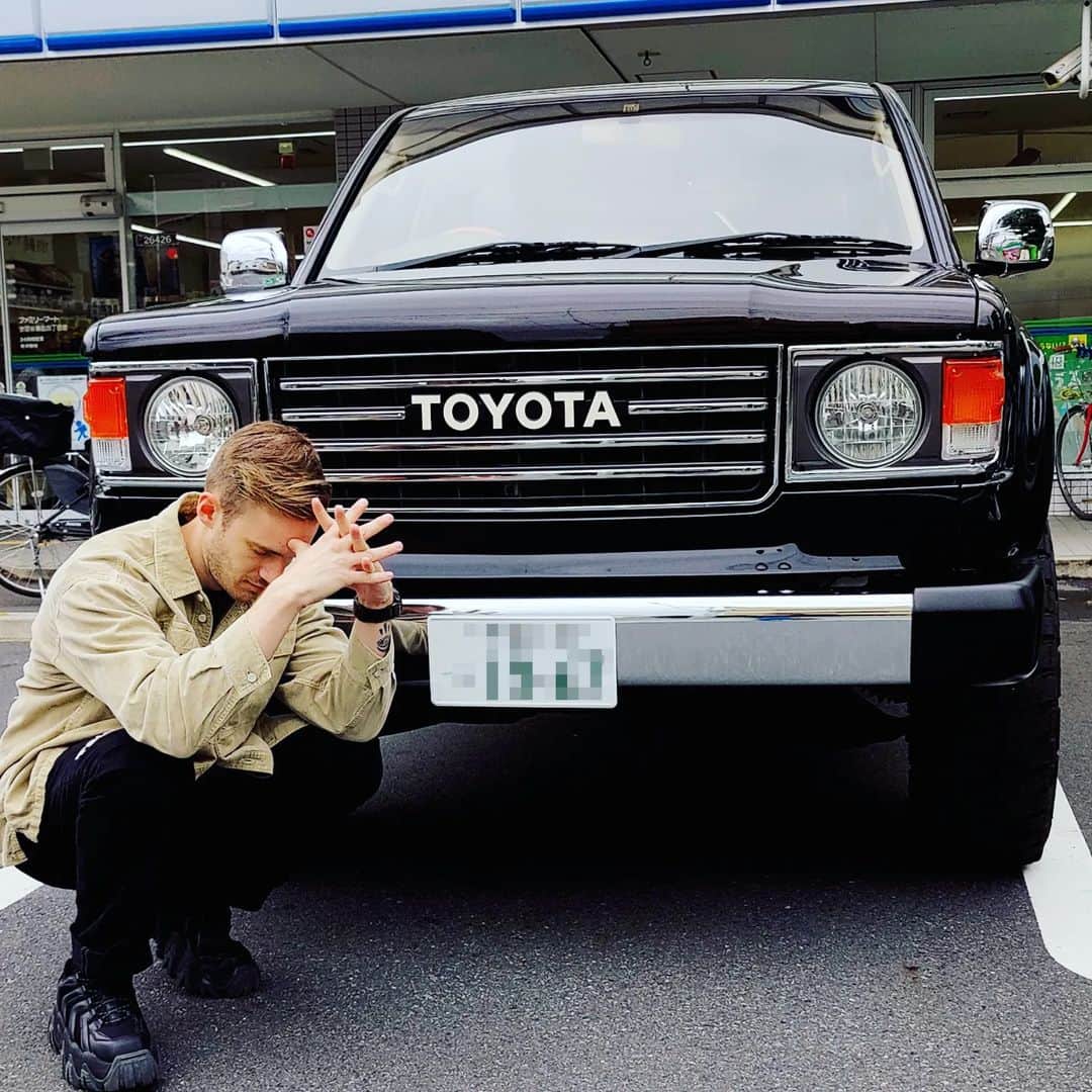 ピューディパイのインスタグラム：「Sorry but had to flex this new ride🤠 Love it so much, it's a Toyota 100 but completely redone. Ready for whatever Japan has to offer now! 🇯🇵 (#ad - I guess cause technically they hooked me up)」