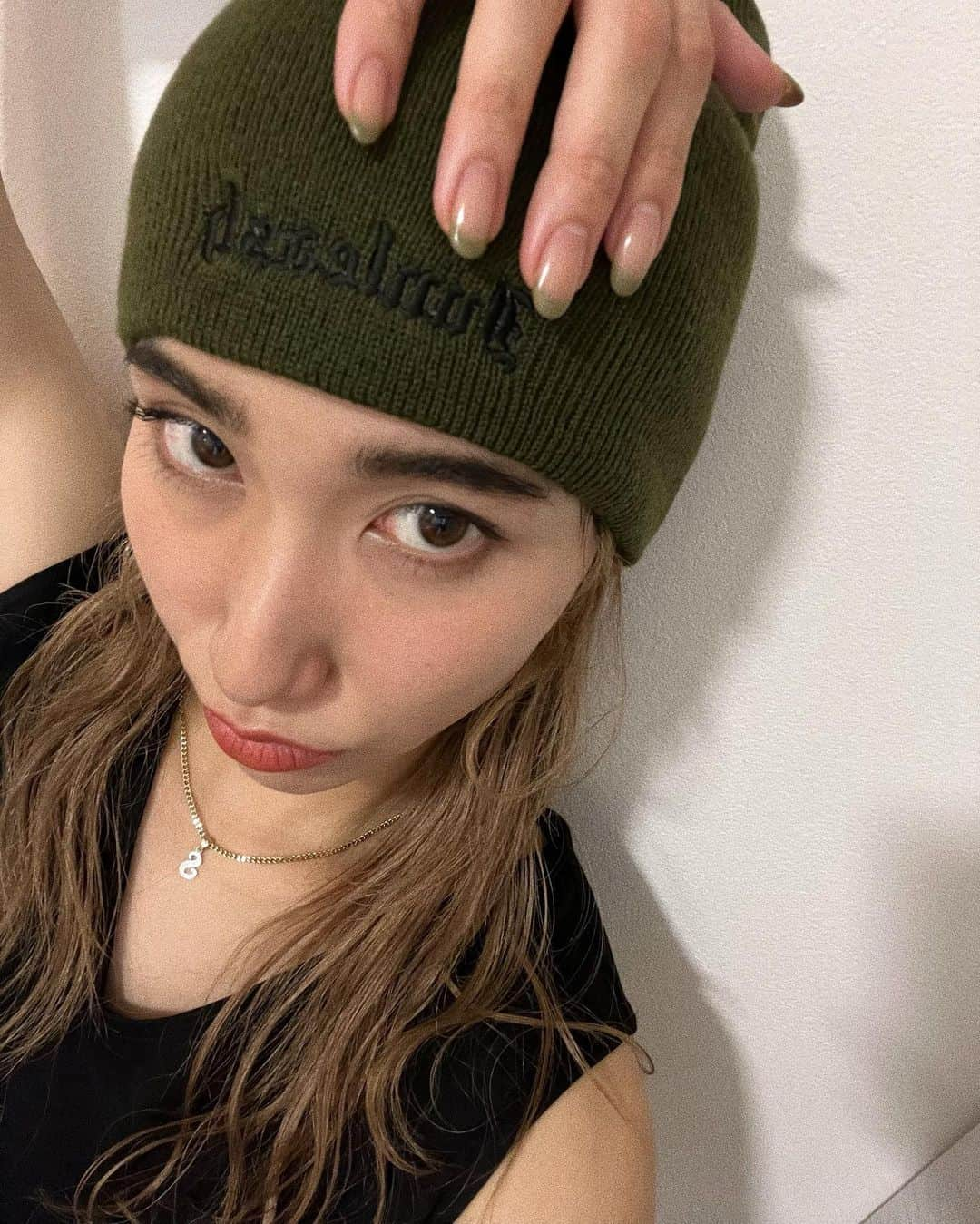 SAKURAさんのインスタグラム写真 - (SAKURAInstagram)「new beanie💚 ビビッときたものは多色買いするタイプです @iunleash_official  @haru__ki15  　 近ごろくせ毛がいきいきしてるので ビーニーがかなりご活躍🧸😛笑」6月7日 13時07分 - sakura_____julia