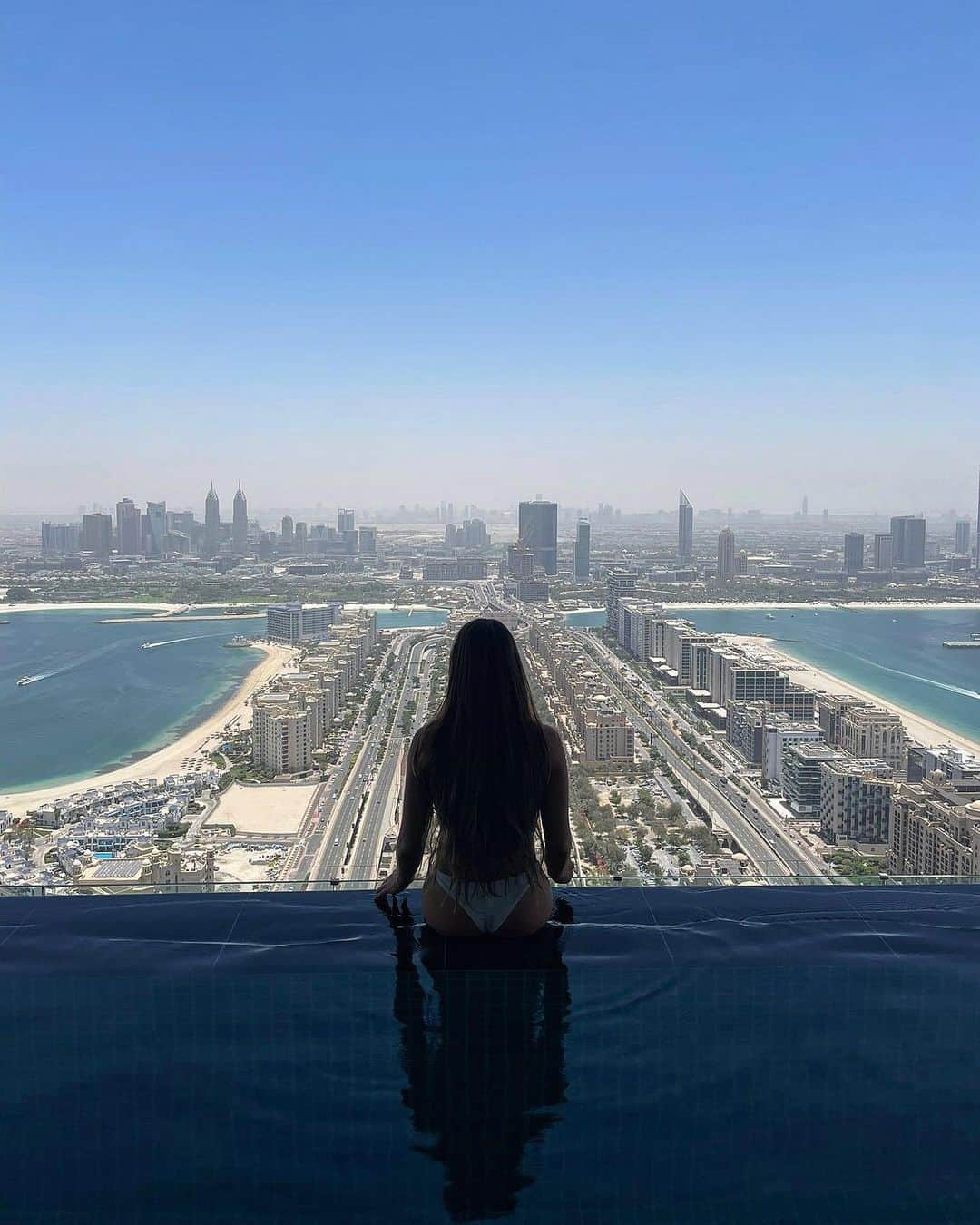 イモージェン・ケアンズのインスタグラム：「Man made 🇦🇪」