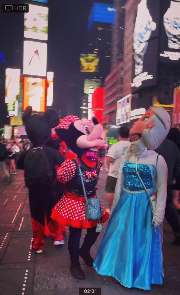 JULIEN D'YSのインスタグラム：「#timesquare #night #scary la foule jun6.2022」
