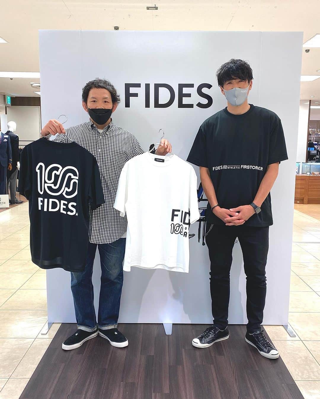 小林久晃のインスタグラム：「そごう横浜POP UP初日。 昨日から梅雨入りの関東ですが、たくさんのご来店ありがとうございました。 そして、今回のメインアイテムでご一緒させてもらった宇野薫さんがリハビリ帰りに寄ってくださいました。嬉しいことに日曜には店頭に立っていただける予定です。ぜひお近くの方はお越しください。 #宇野薫 #onehundredathletic  #respect #thanks #friends #fides」