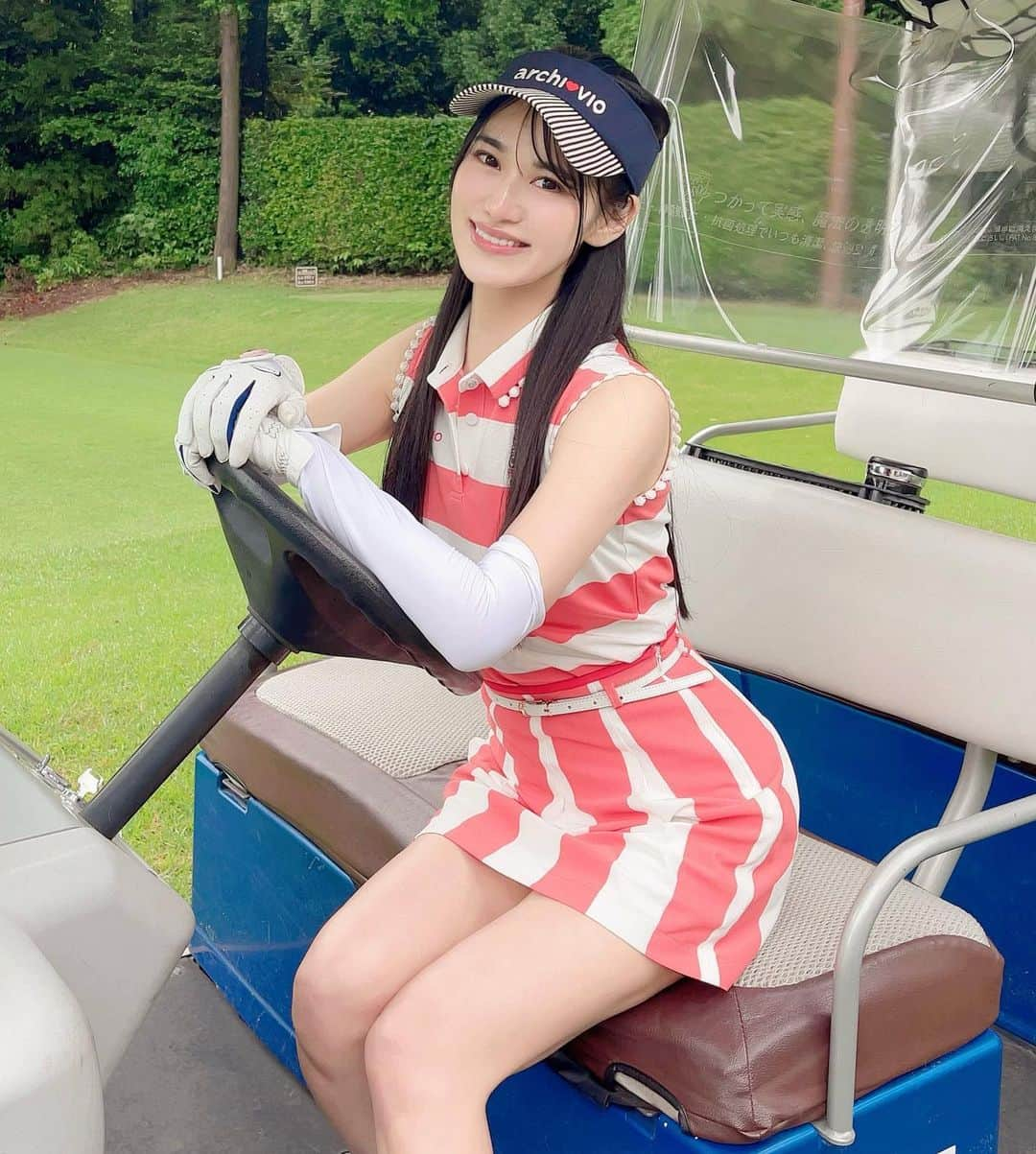 七尾エレナのインスタグラム：「ウィメンズゴルフJGGAカップ in 柴カントリークラブ⛳️  一般社団法人 日本ゴルフ用品協会が主催の ゴルフコンペに参加してきました✨  結果は過去最悪だったけど😂w 女の子だけのコンペで ワイワイ楽しくラウンドできて 良い思い出になりました！  下手すぎるから 本当にちゃんと練習しよう…😭  #JGGA #ウィメンズゴルフ #JGGAカップ #日本ゴルフ用品協会 #柴カントリークラブあやめコース #アルチビオ #archivio #ゴルフ女子 #ゴルフコーデ #アルチビオコーデ」