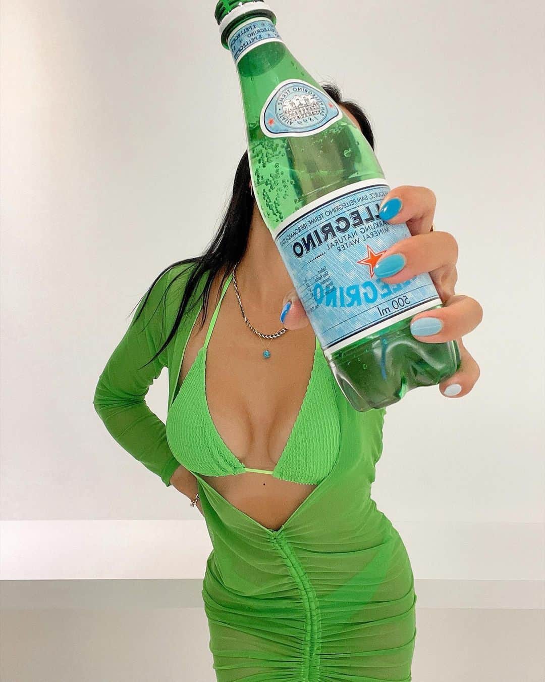 のインスタグラム：「. 💚💚💚💚 . #green#sanpellegrino#bikini#okinawa #emilnakijin#hotel#japan#travel」