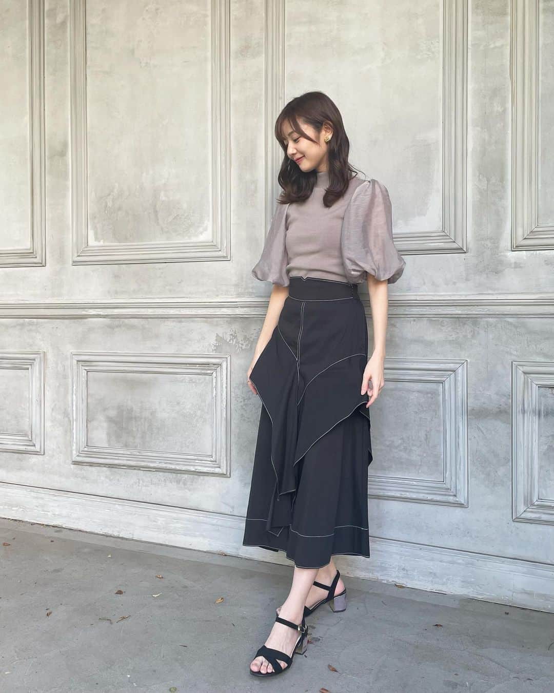 杉浦みずきのインスタグラム：「. やっぱりパフスリーブがすき💗  トップス　@fray_id  スカート　@ladymade_official」