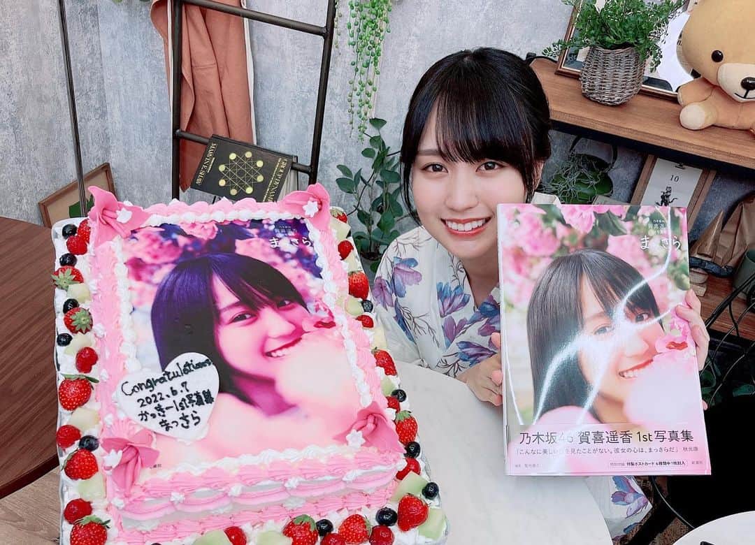 賀喜遥香のインスタグラム：「#まっさら誕生日   来週が最後の写真集発売記念SHOWROOMです！ お見逃し無く！！   #賀喜遥香1st写真集まっさら  #賀喜遥香  #かっきー」