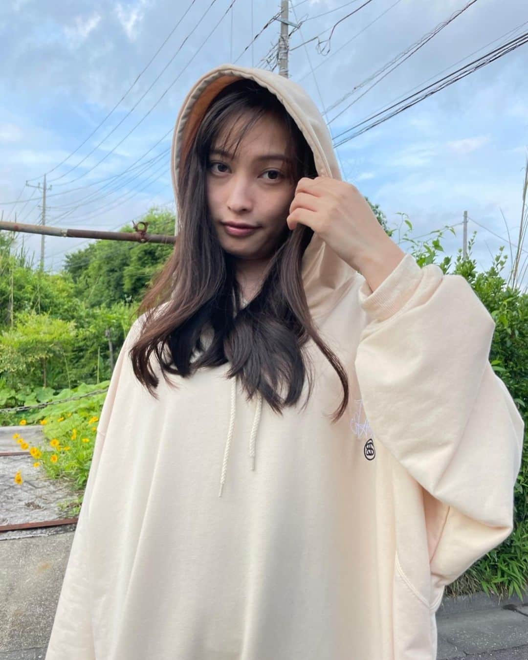 大政絢のインスタグラム：「「理想ノカレシ」第二話！ 本日25時00分〜！！  優芽子の部屋着、ゆるっと楽ちんで好きなんです☺️  第3話の先行配信もParavi.U-NEXTにて先行配信中🌿🌿🌿  ドキドキの展開をお楽しみに✌️  #理想ノカレシ」