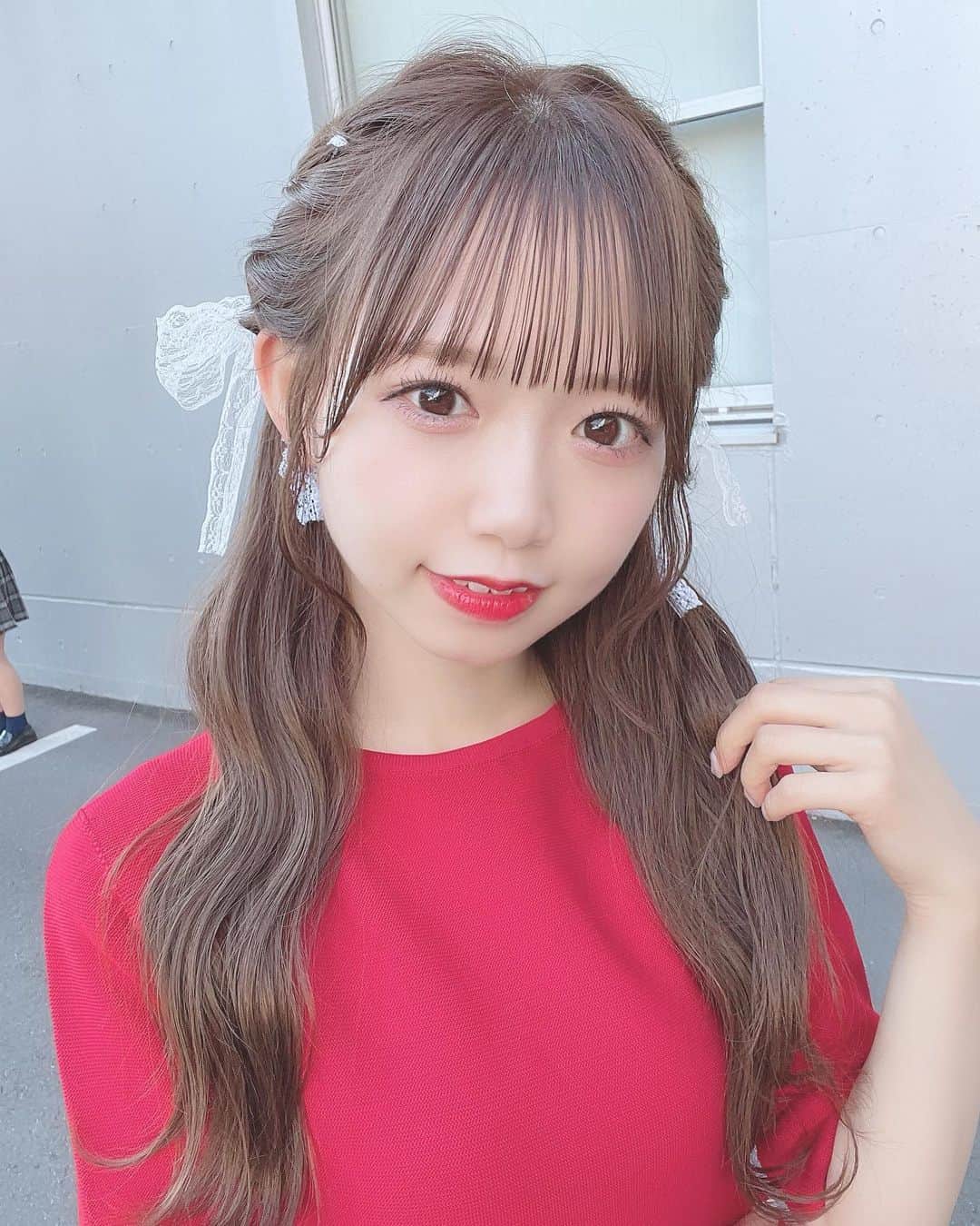 畑美紗起のインスタグラム：「あんまり挑戦しない赤 似合ってますか…？❤️ (オーディションで着ていた懐かしのお洋服だよ💭)」