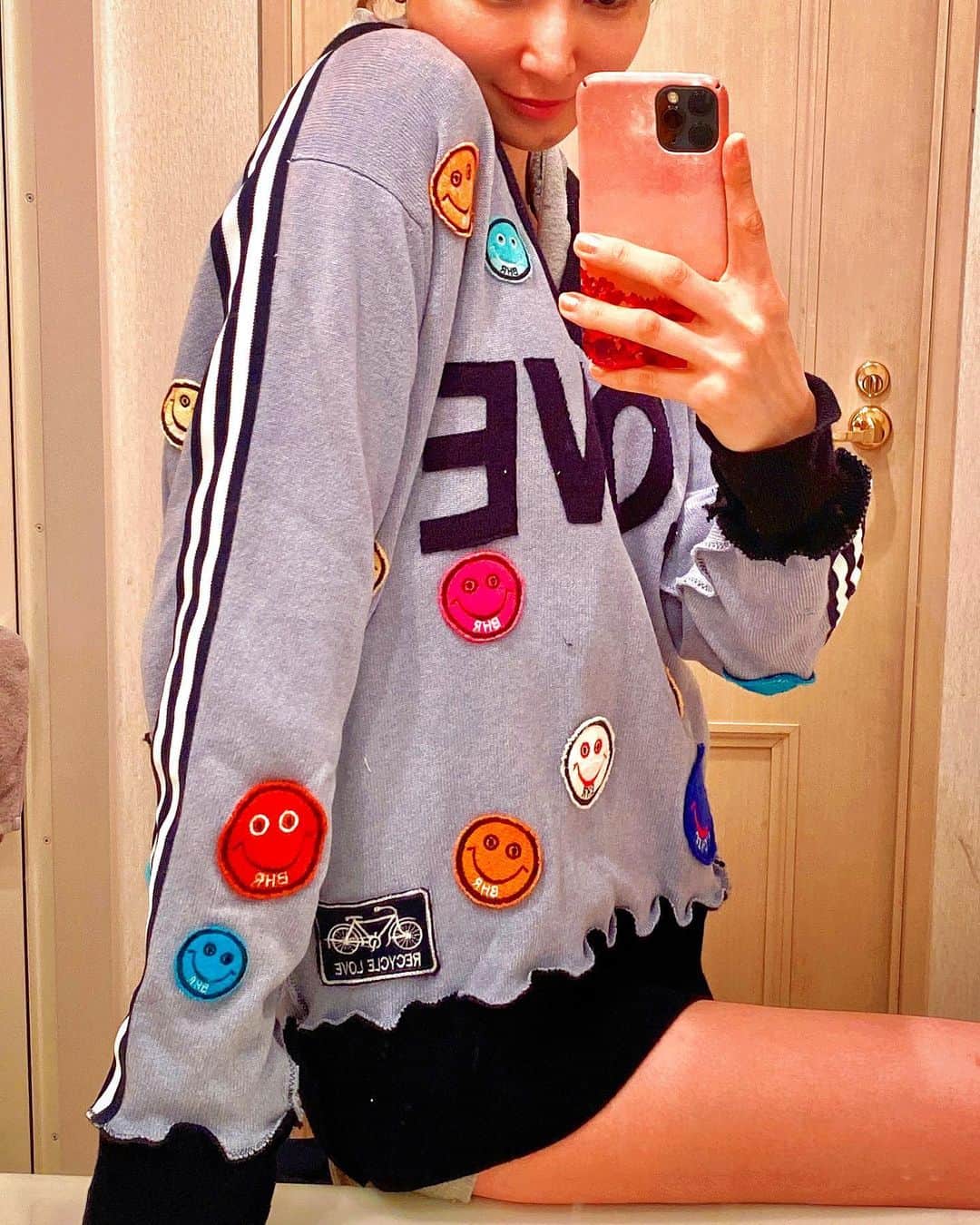 澤田友美のインスタグラム：「. @alovemovement 💙💚💛🧡❤️ mens size」