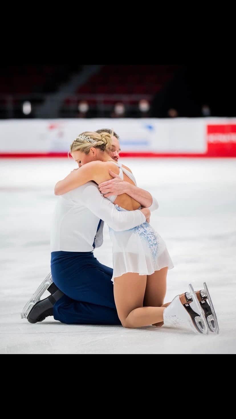 カーステン・ムーア＝タワーズのインスタグラム：「I’d like to take this opportunity to announce my retirement from competitive skating 🤍 I am filled with gratitude for having represented Canada internationally for 13 years. My career was filled with extreme highs and some tumultuous lows and it certainly wasn’t perfect; nor was I.  I hope to be remembered as a good teammate; as somebody who won with class and lost with dignity. Most of all, I hope you remember me as a fighter; for my performances, for my people, for what’s right. Even if it got me into trouble a time or two 😜  My eternal thanks go to my family; their constant support and sacrifice allowed me to live my dreams. To Beckey, for being the best friend there ever was; who felt every high and low with me. To Liam, for putting in all of the heavy lifting for the last four years; for always being able to make me laugh.  Thank you to our support staff for keeping us together physically and mentally. To Pat Magee, especially, for working so hard for us from anywhere in the world. To Jodie and Alexia, for reminding me what I deserve. To Skate Oakville, for the amazing support.  I am so grateful for my past coaches and partners. Thanks, Dylan Moscovitch for carrying me, literally, through the first half of my career. To Julie Marcotte, who is responsible for much of our growth as people and skaters. Our creation process will forever be some of my favourite memories. Mark Pillay was my first and last pair choreographer and a fantastic mentor.  There are not enough words to express my love, respect, and admiration for the coaching team that saw us through to the end. Thank you, Brian Shales for some of our most fun lessons. Most of all, to Bruno Marcotte and Alison Purkiss, for seeing me at my lowest and believing in me anyways; for caring about us as humans first, and athletes second. My career has been more enjoyable and worthwhile with them as coaches and mentors. Finally, it has been the honour of my life to skate with Mike; thank you for all that you are. I have no regrets, and will cherish the memories forever.  Thank you, fans and friends, for your support all these years. I’ll see you in the stands as I assume my new role as everybody’s #1 fan 🥰」