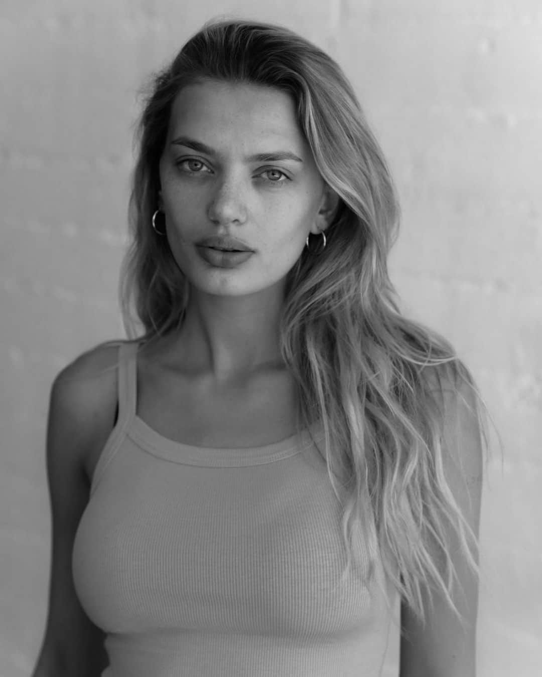 ブレッヒェ・ハイネンのインスタグラム：「🖤🤍」