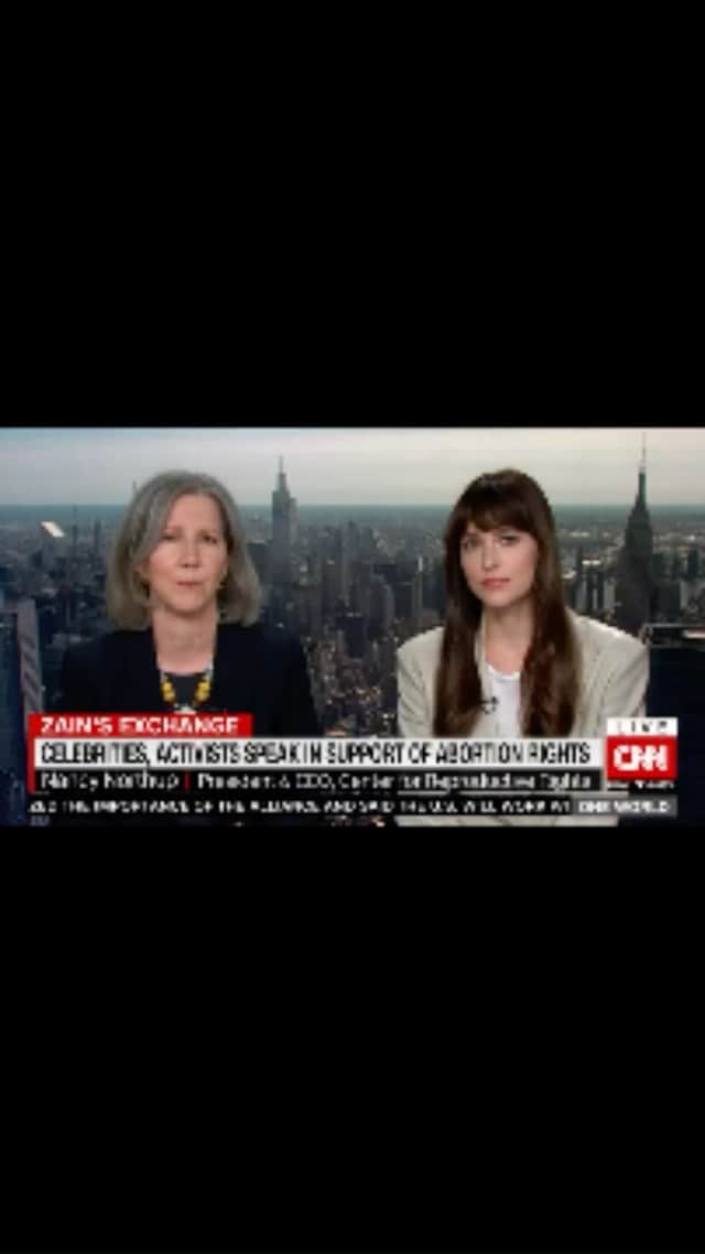 ダコタ・ジョンソンのインスタグラム：「Last week I joined @ReproRights CEO Nancy Northup on @cnn to discuss the abortion access crisis in America as we prepare for the Supreme Court to overturn Roe v Wade. Being able to make personal decisions about our bodies and our futures is central to every person's liberty and basic human rights. But that right is under attack, and we need to get loud. We need to fight for a future where abortion isn't just legal but also accessible, affordable, safe, and supported in all communities, because #AbortionIsEssential.    Make sure you turn out to vote for pro-choice candidates up and down the ballot in every election and at every level of government – voting solely for federal candidates will not be sufficient to protect our reproductive rights in 2022 or ever. Check out @ReproRights’ “What if Roe Fell” state by state map to know where your rights stand when Roe is overturned. Link in bio.」