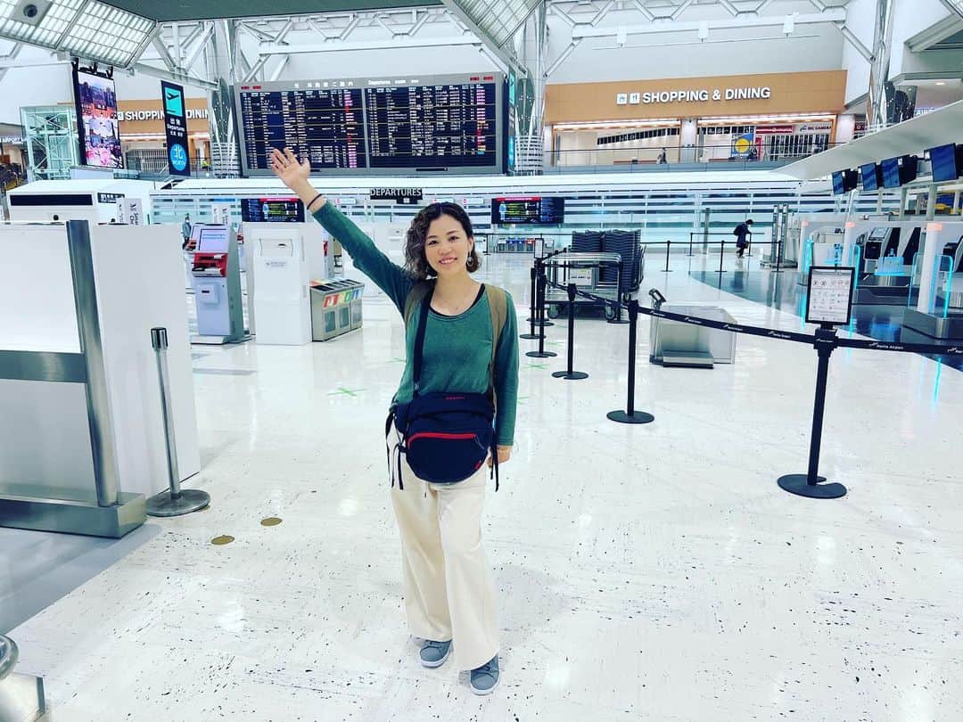 佐野碧さんのインスタグラム写真 - (佐野碧Instagram)「おはようございます！  これからネパールへいってきます！！ 毎年、ネパールで続けてきたチャリティイベントHIKARI SONG GIFTの視察☺️  そして、母が戻りたかったであろうネパールへ☺️ その想いを胸に。コロナ禍以降3年ぶり。 一緒にネパールの旅へ✨  いってきます！！  #nepaljapan #nepal #aoisano #成田空港　#ネパール　#ドキドキ　#naritaairport  #airport #マムート　#旅　#trip #海外」6月8日 12時01分 - aoi_sano