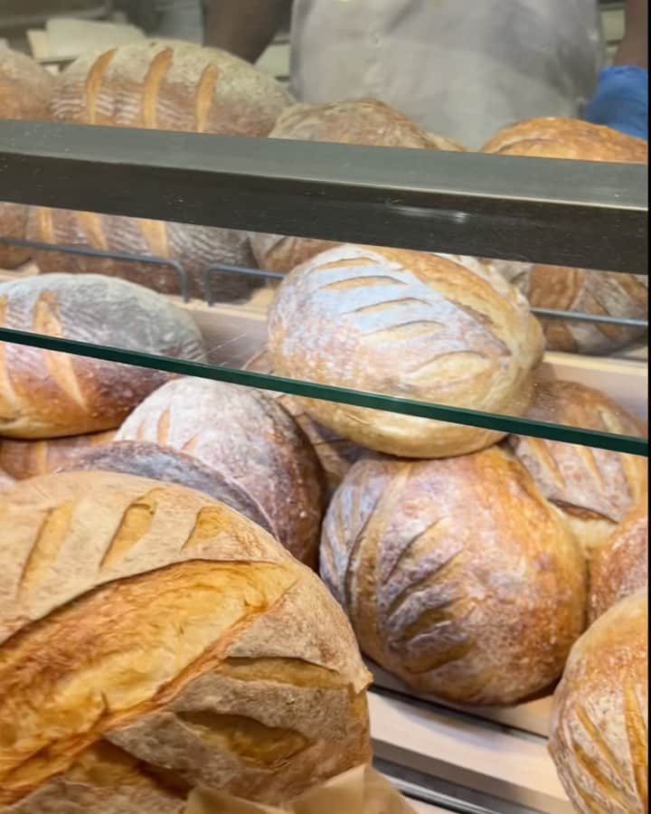 Whole Foods Marketのインスタグラム：「Secret Unlocked 🔓: Ask one of our bakery Team Members to have any bread from the bakery sliced just how you need it 🤯 #wholefoodsmarket」