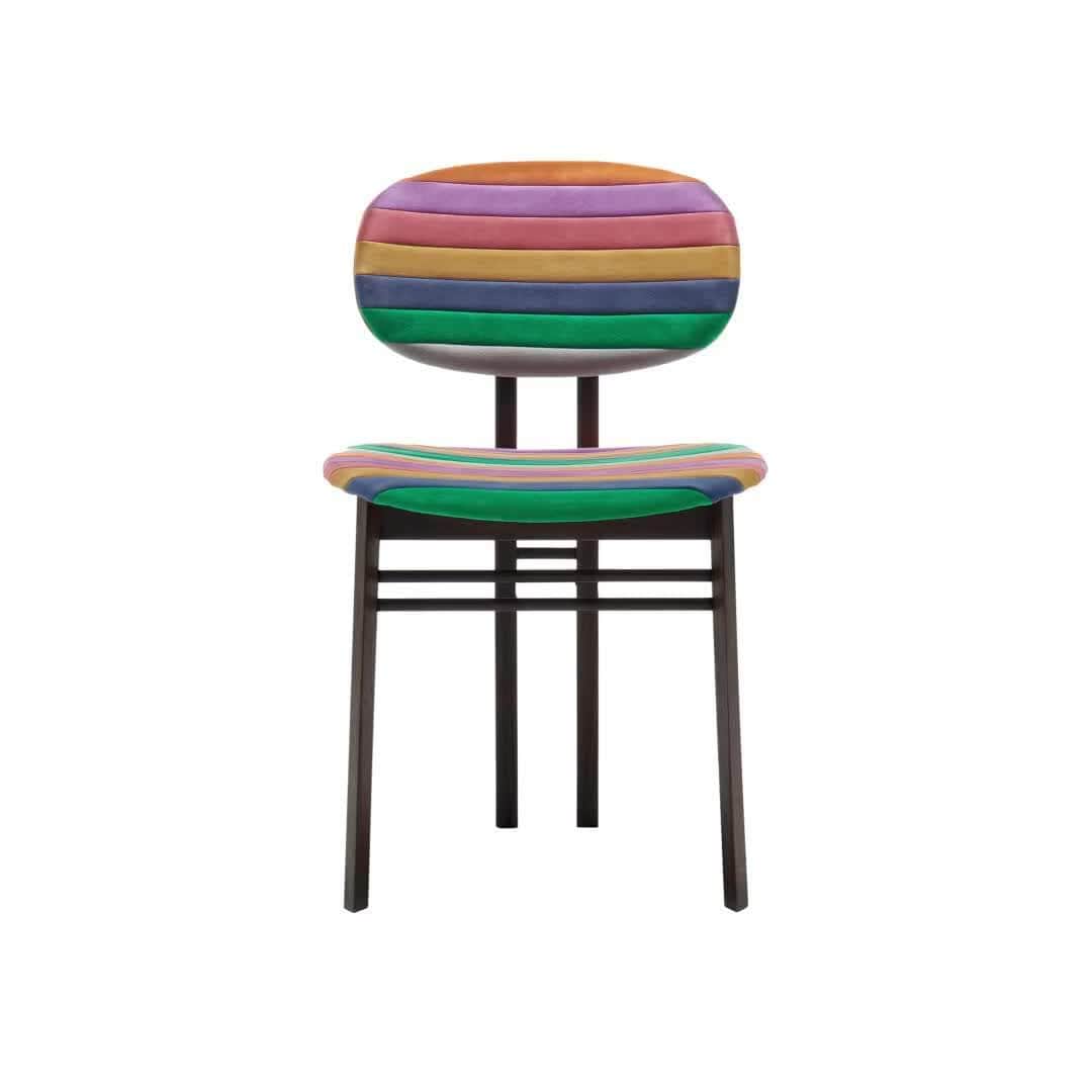 サルヴァトーレ・フェラガモのインスタグラム：「Italian Excellence is the inspired dialogue between Ferragamo and @acerbis_design, on the occasion of #salonedelmobile2022.⠀ This creative bond is here celebrated with a rainbow-esque take on the historic Med seat by Giotto Stoppino and Lodovico Acerbis. The signature design is now rendered in multicolour suede to recall the iconic Rainbow wedge created by Salvatore Ferragamo for Judy Garland in 1938. ⠀ ⠀ #salonedelmobile60th⠀ #milandesignweek2022」
